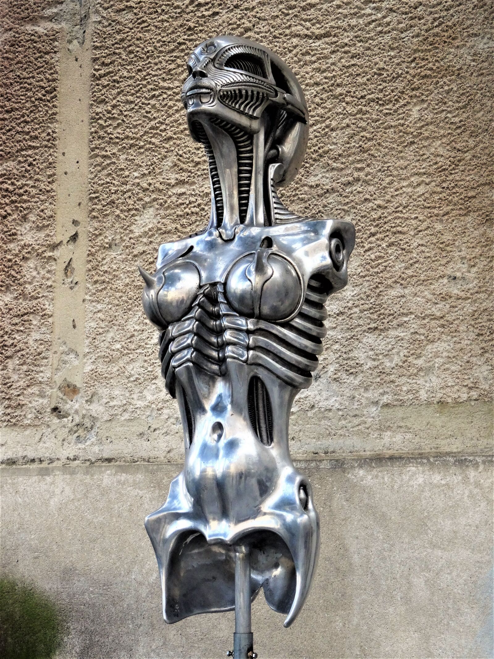 Sony Cyber-shot DSC-HX50V sample photo. Art, sculpture, gyger photography