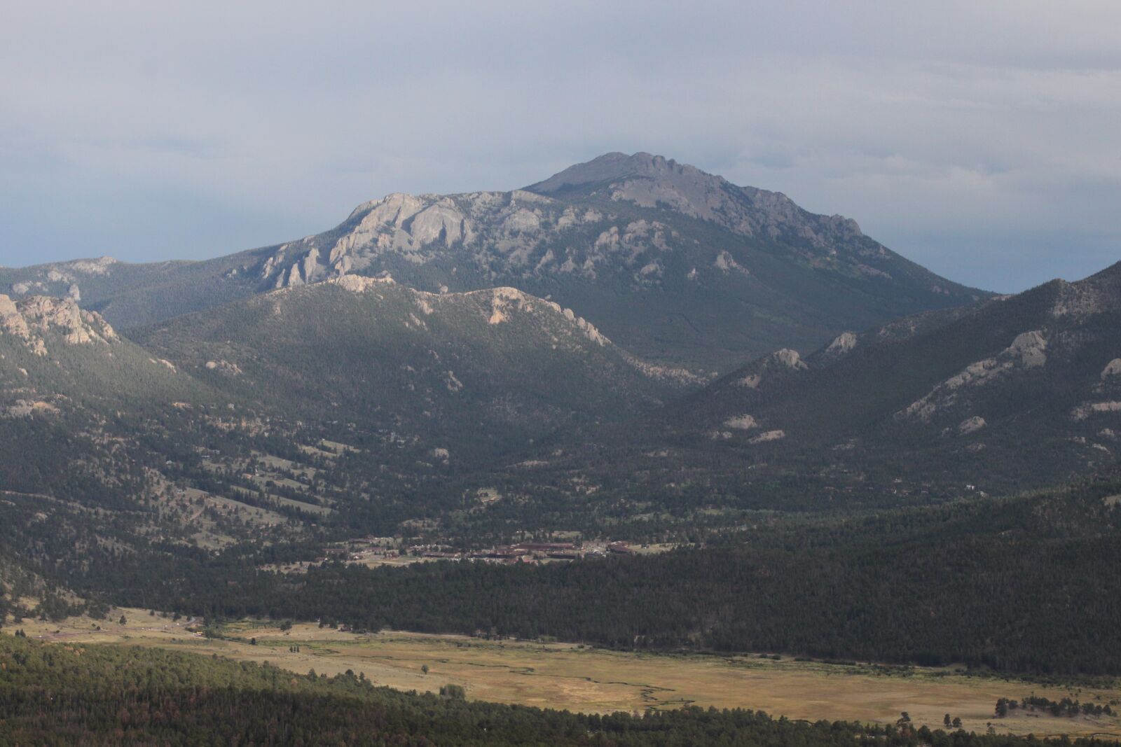 Canon EOS 500D (EOS Rebel T1i / EOS Kiss X3) sample photo. Ymca, rmnp, mountain photography