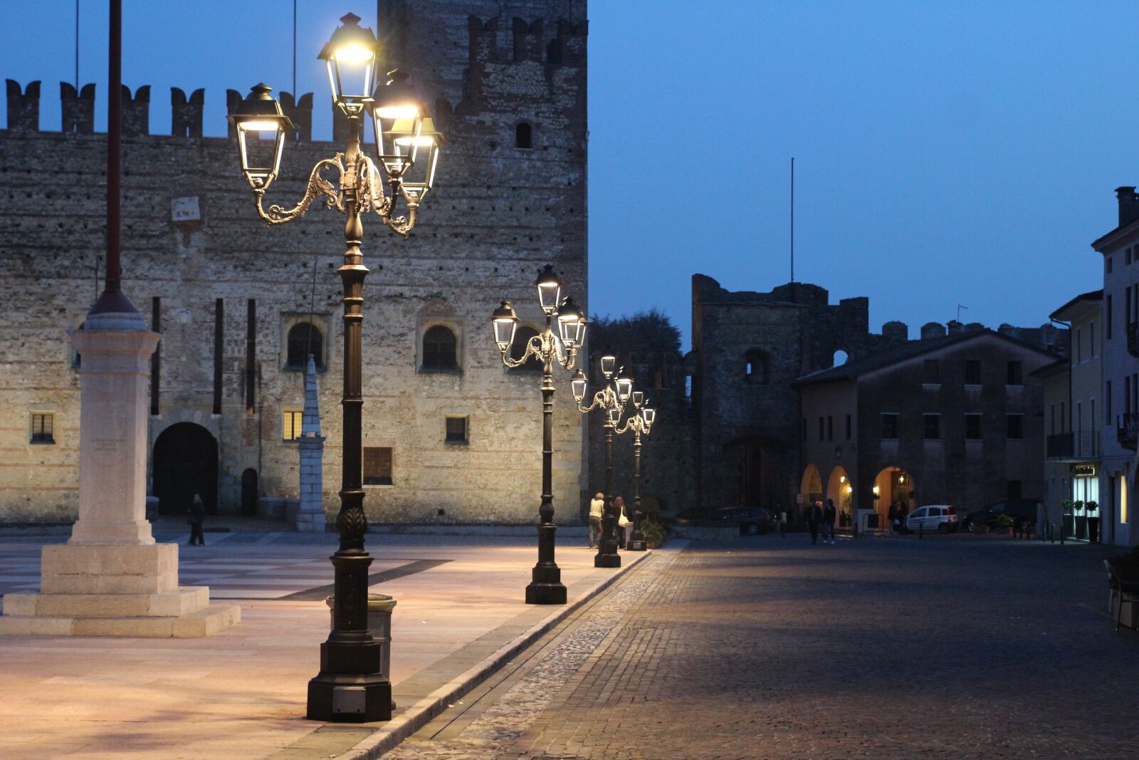 Canon EOS 600D (Rebel EOS T3i / EOS Kiss X5) sample photo. Street lights, light, italy photography