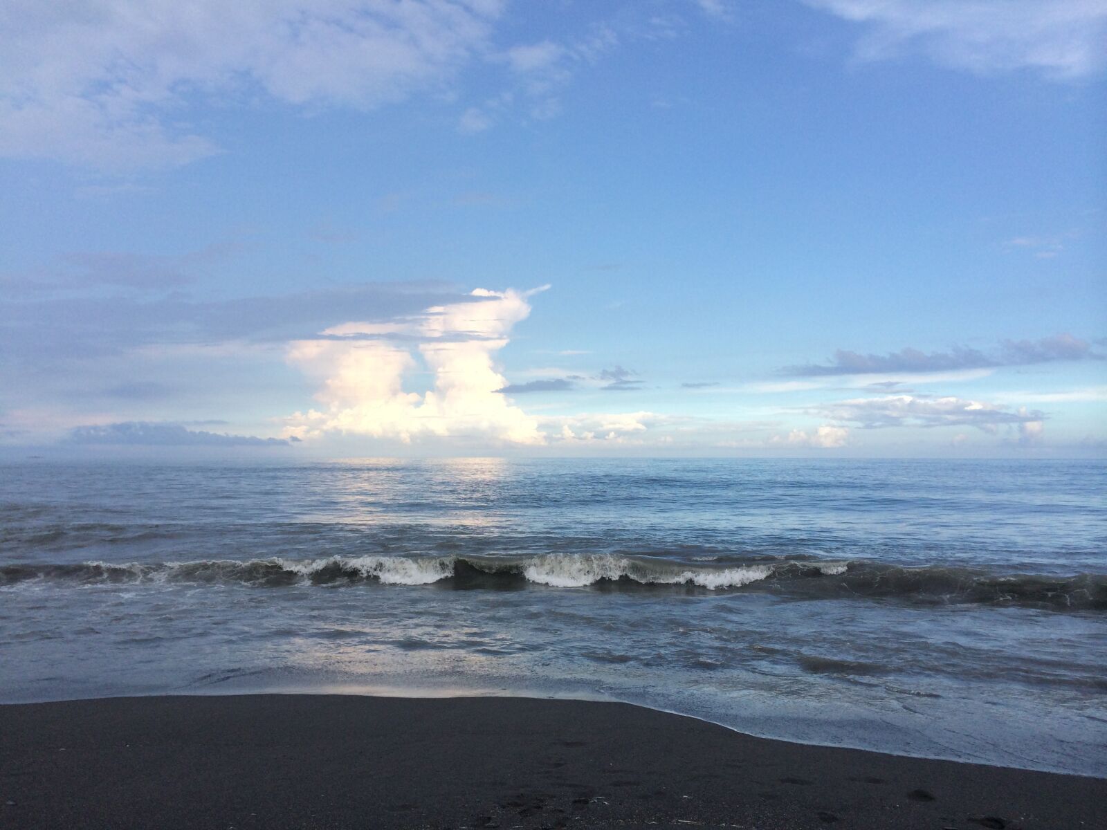 iPhone 5s back camera 4.12mm f/2.2 sample photo. Sea, blue, sky photography
