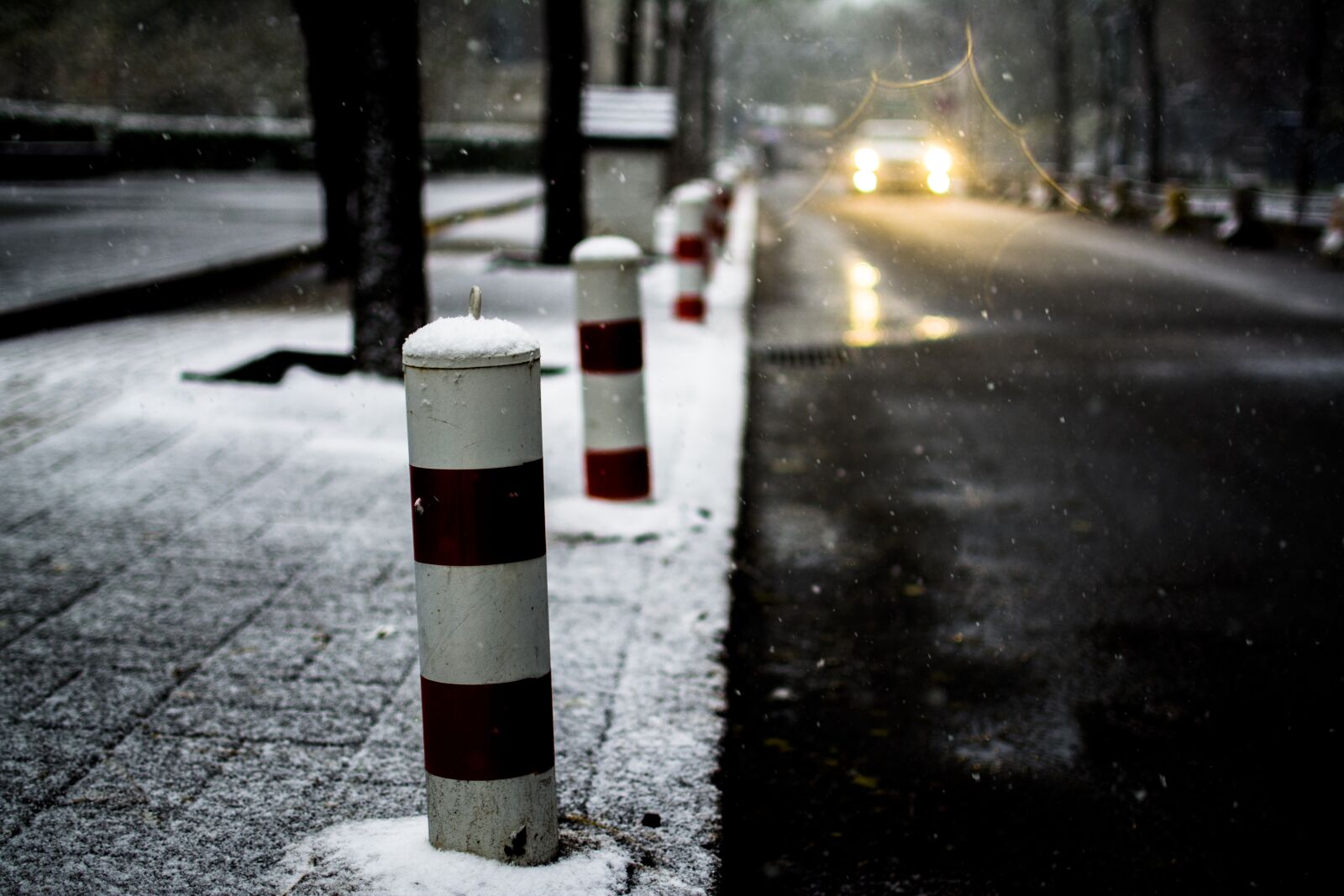 Nikon D5200 sample photo. Snow, sidewalk, automotive photography