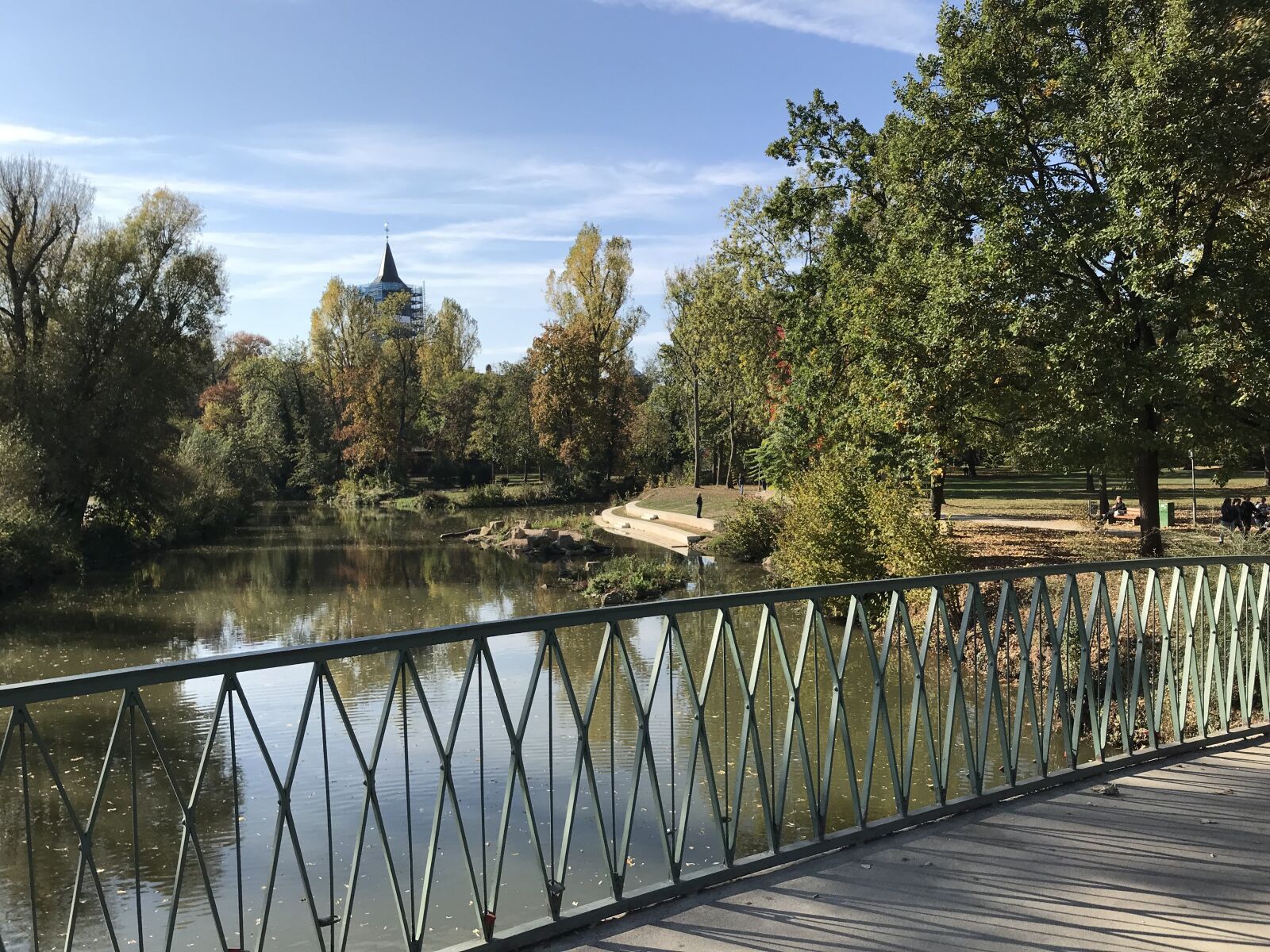 iPhone 7 back camera 3.99mm f/1.8 sample photo. Bridge, water, autumn photography