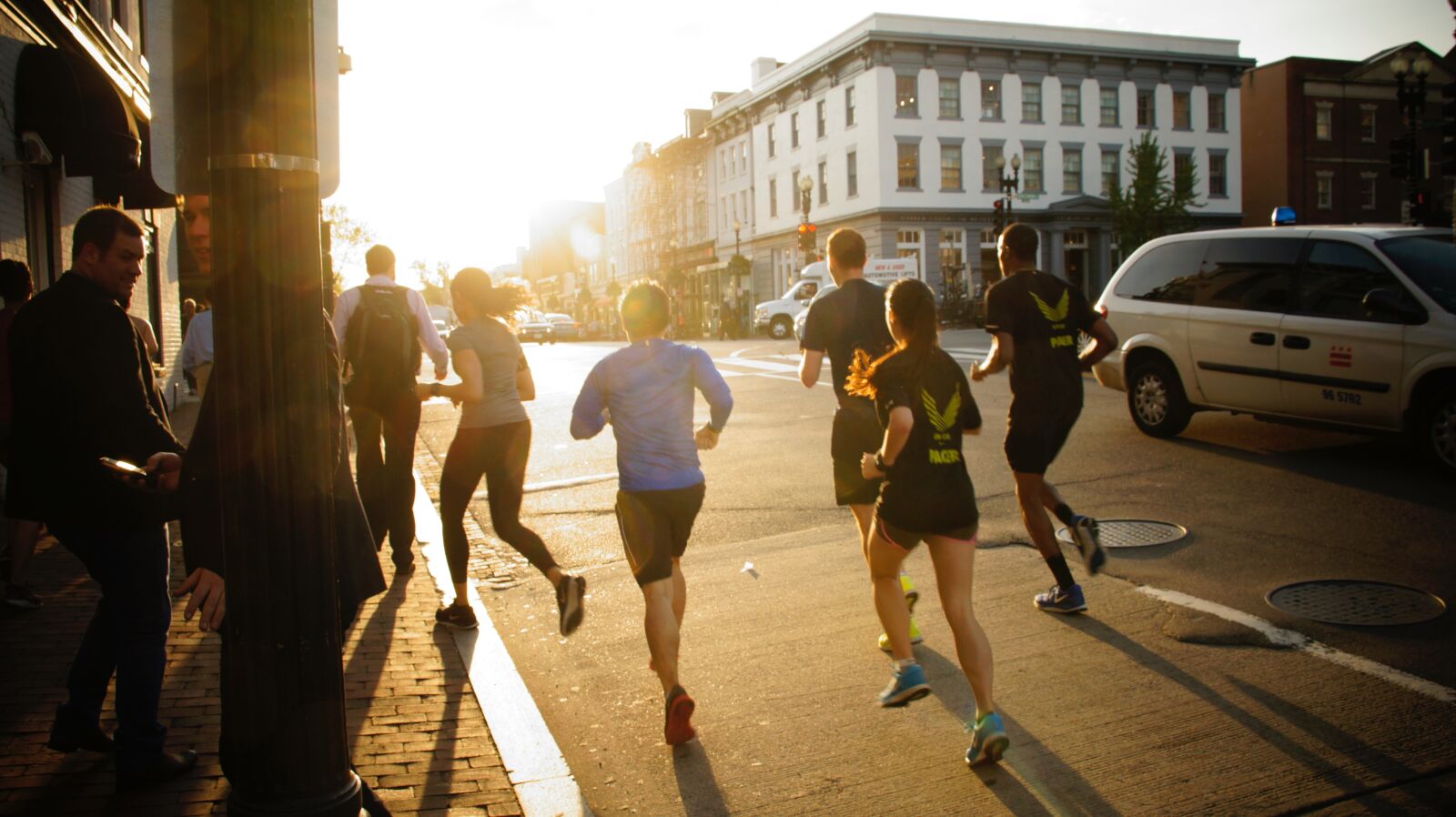 Sony Alpha NEX-5 sample photo. Backlight, runners, running photography