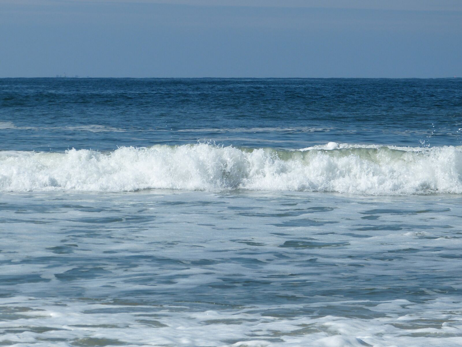 Panasonic Lumix DMC-FZ150 sample photo. Sea, wave, north sea photography