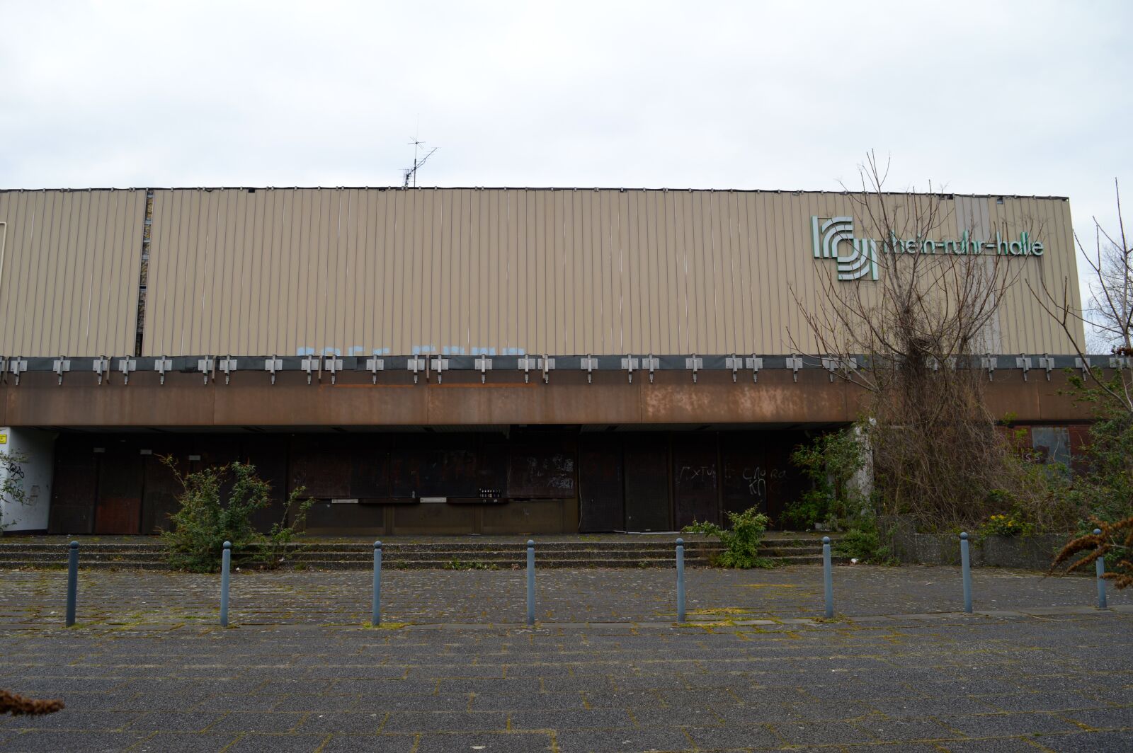 Nikon D3200 sample photo. Rhein-ruhr halle, duisburg, hall photography
