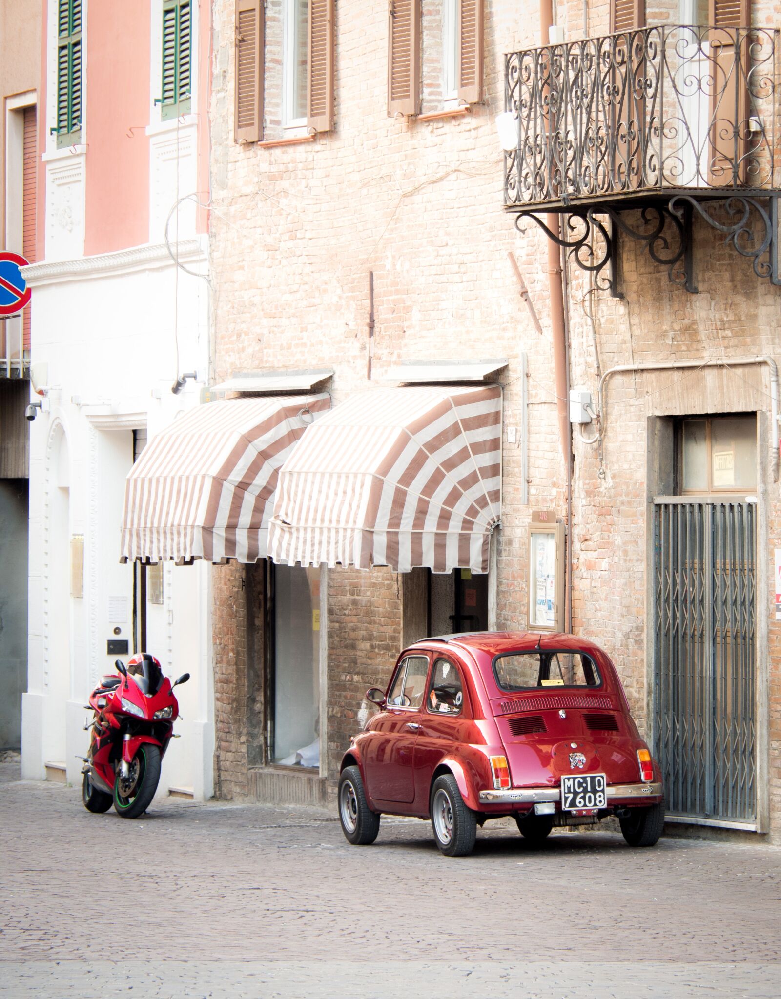 Olympus OM-D E-M10 II sample photo. Italy, sea, fiat photography