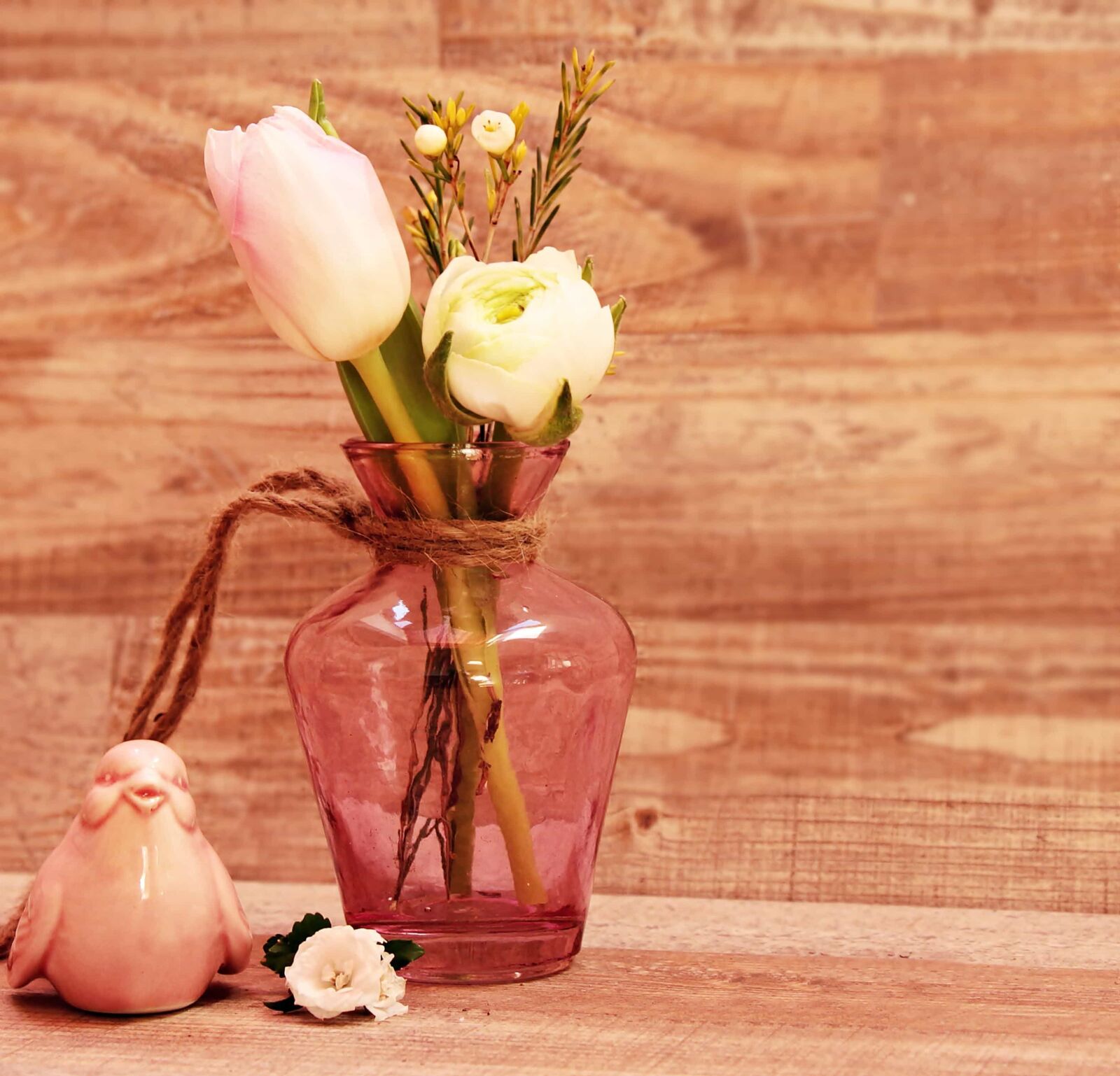 Canon EOS 550D (EOS Rebel T2i / EOS Kiss X4) sample photo. Flower, wood, vase, jar photography