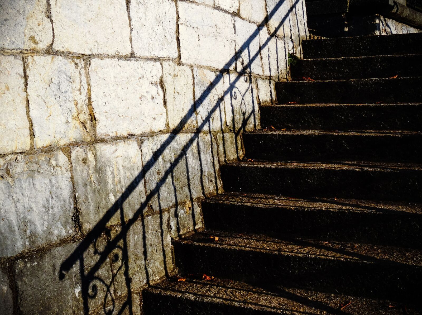 Sony Cyber-shot DSC-HX50V sample photo. Stairs, treppengeländer, shadow photography