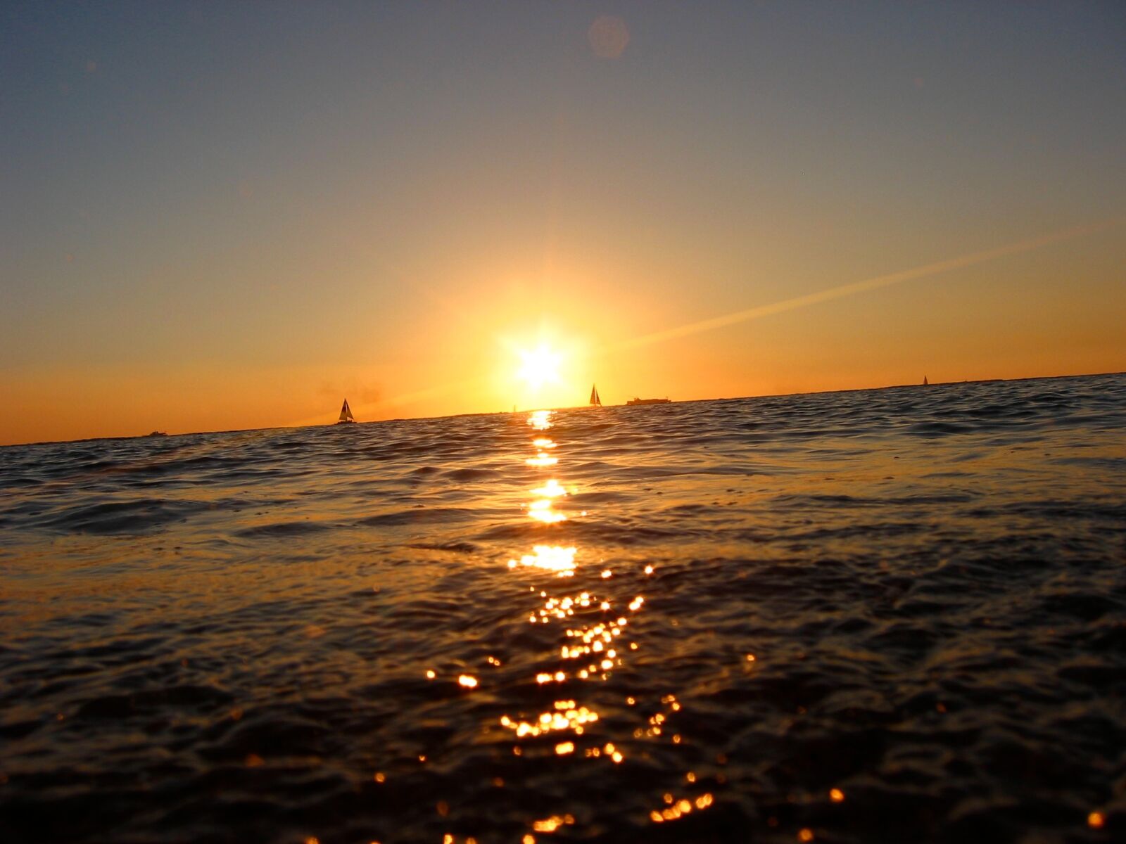 Canon POWERSHOT S30 sample photo. Boats, ocean, sunset photography