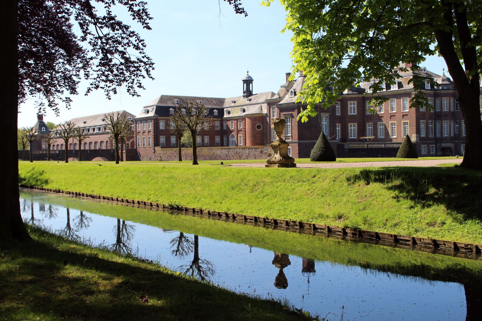 Canon EOS 700D (EOS Rebel T5i / EOS Kiss X7i) sample photo. Castle, north churches, park photography