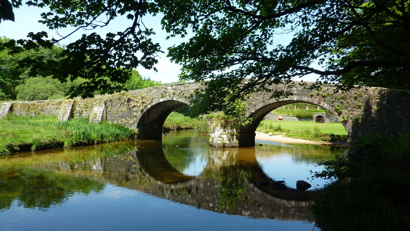 Panasonic DMC-TZ7 sample photo. England, bridge, old photography