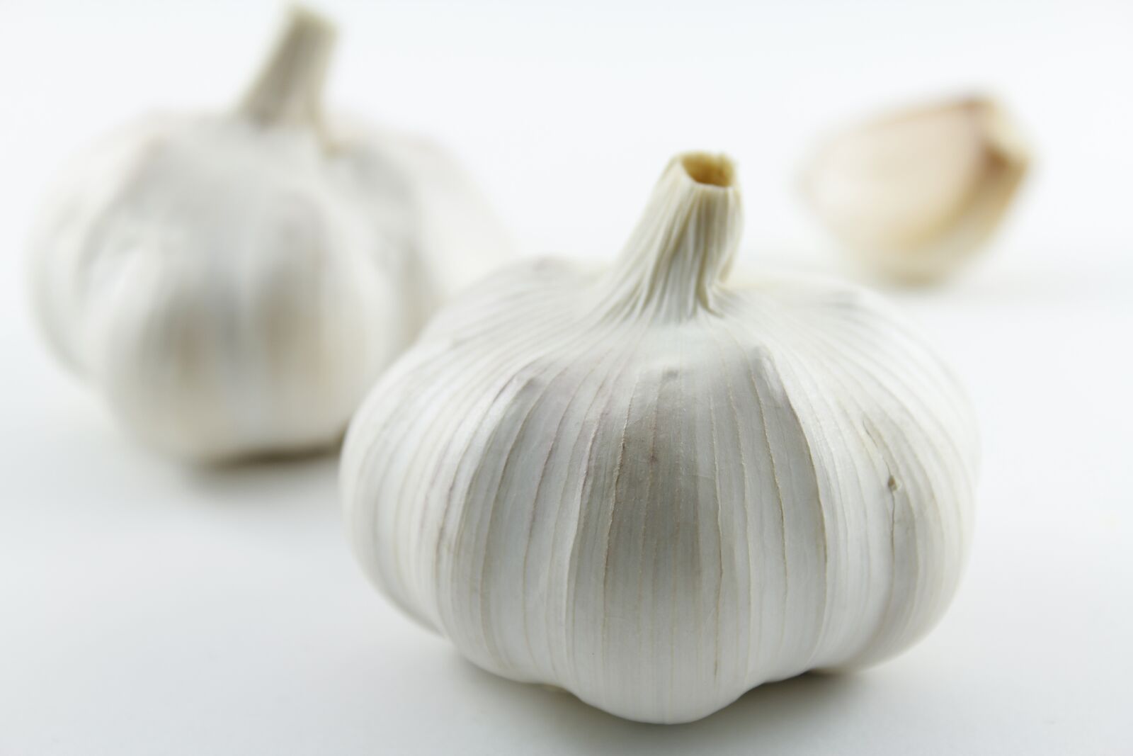 Canon EOS 60D + Canon EF-S 18-55mm F3.5-5.6 IS sample photo. Garlic, condiment, seasoning photography