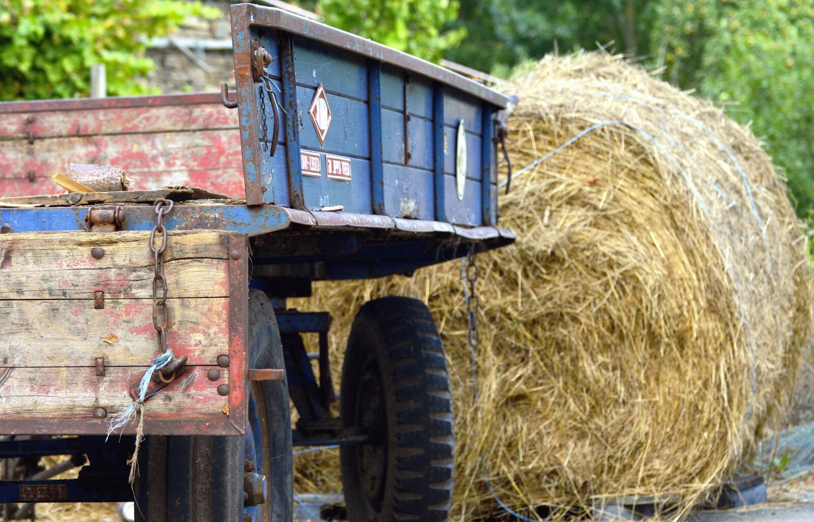 Nikon D5200 sample photo. Straw bales, trailer, farm photography