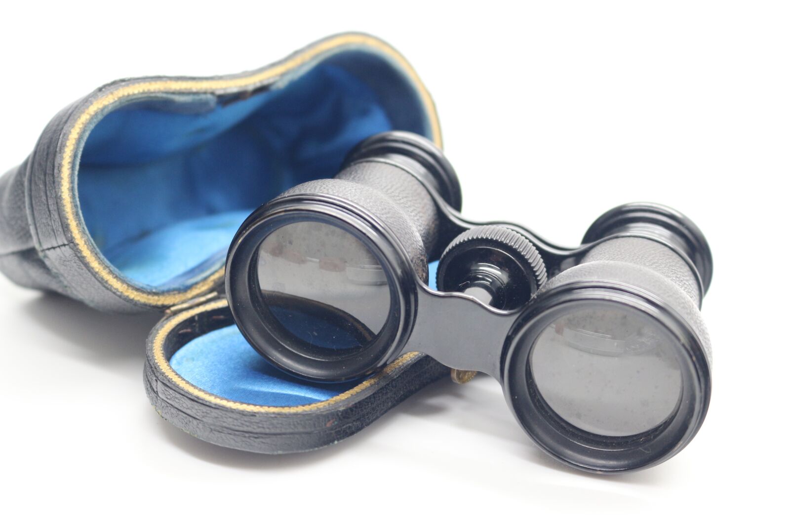 Canon EOS 700D (EOS Rebel T5i / EOS Kiss X7i) sample photo. Vintage binoculars, vintage opera photography