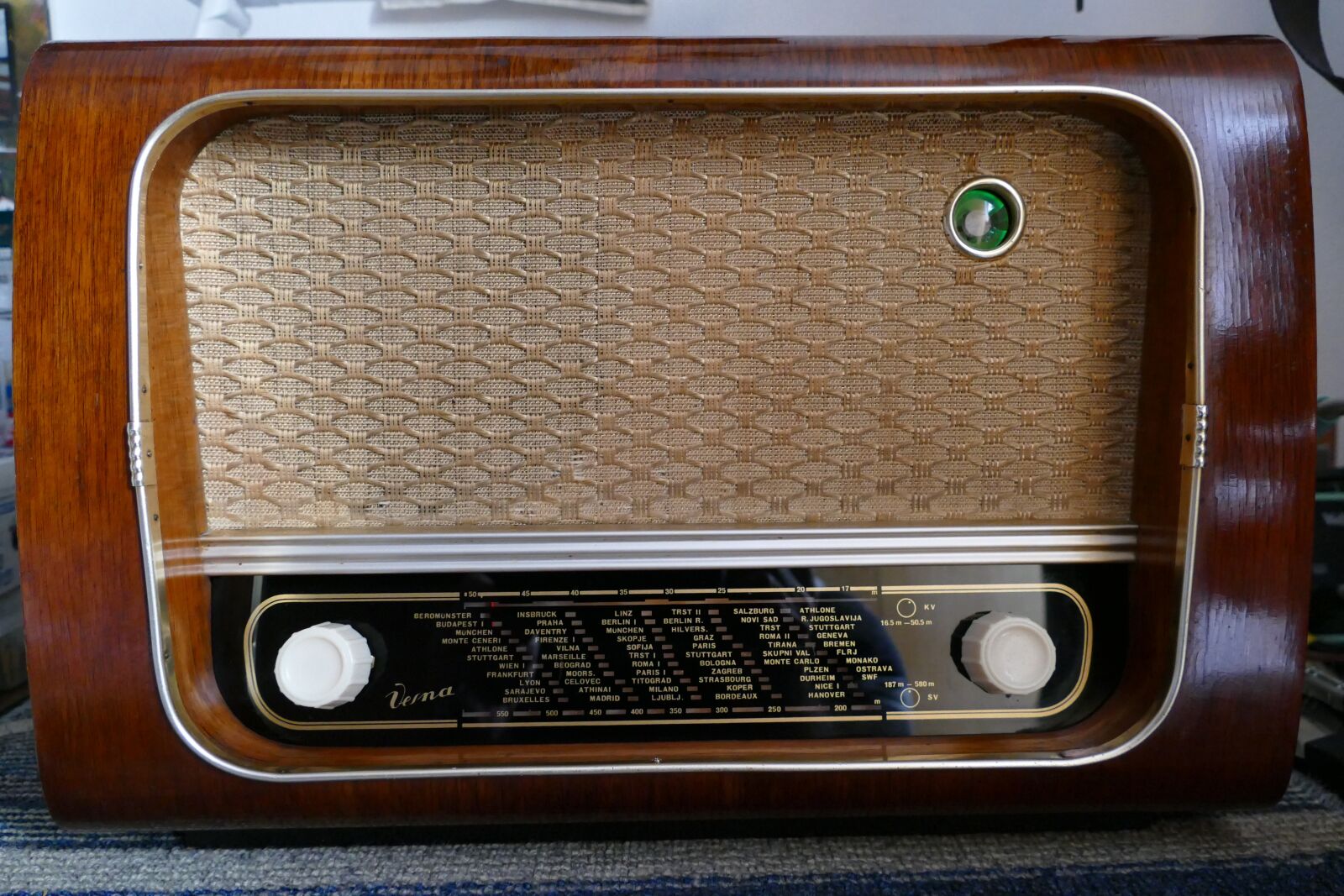 Panasonic Lumix DMC-FZ1000 sample photo. Retro, old radio, air photography