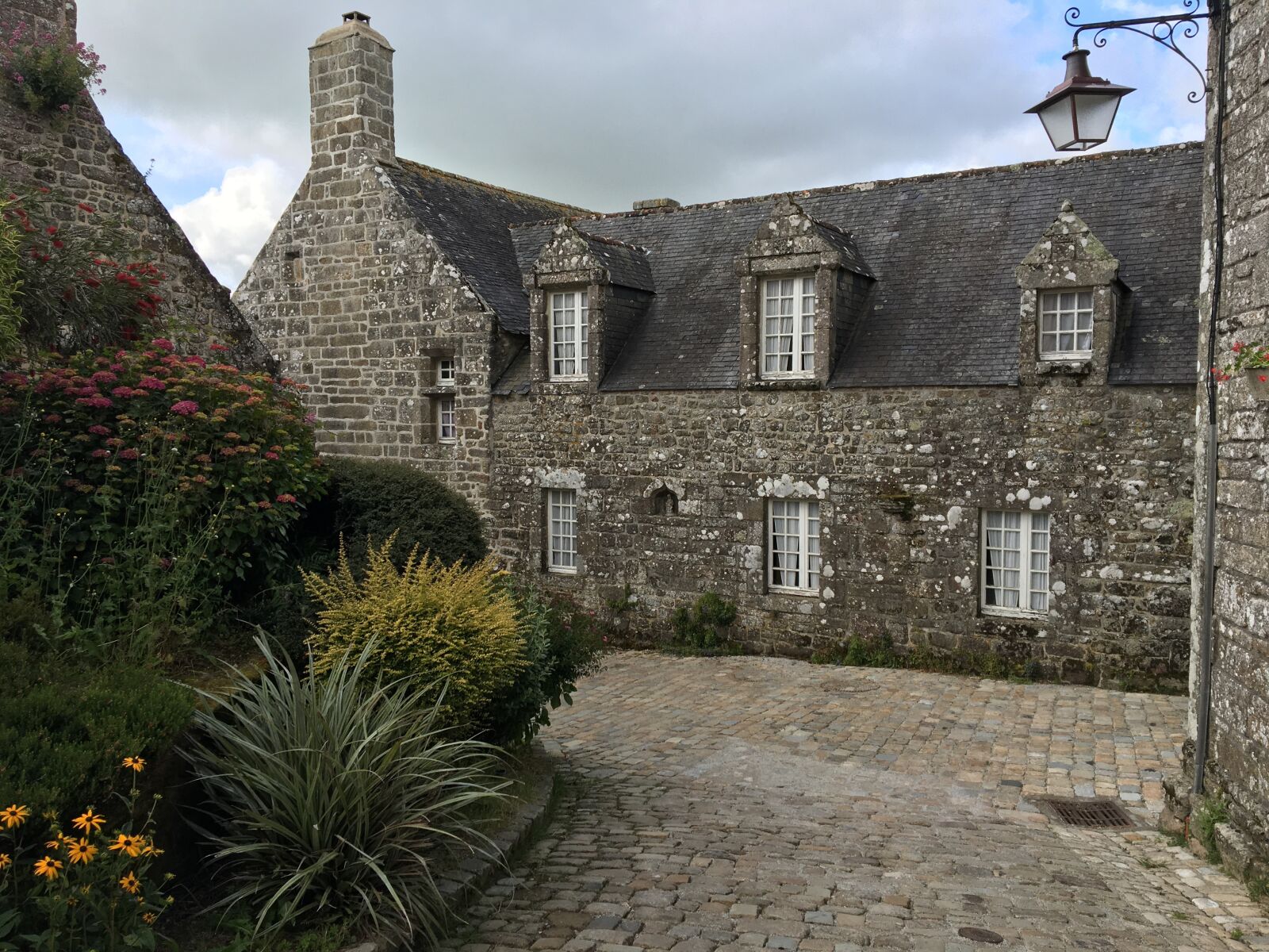 Apple iPhone 6s sample photo. Locronan, bretagne, brittany photography