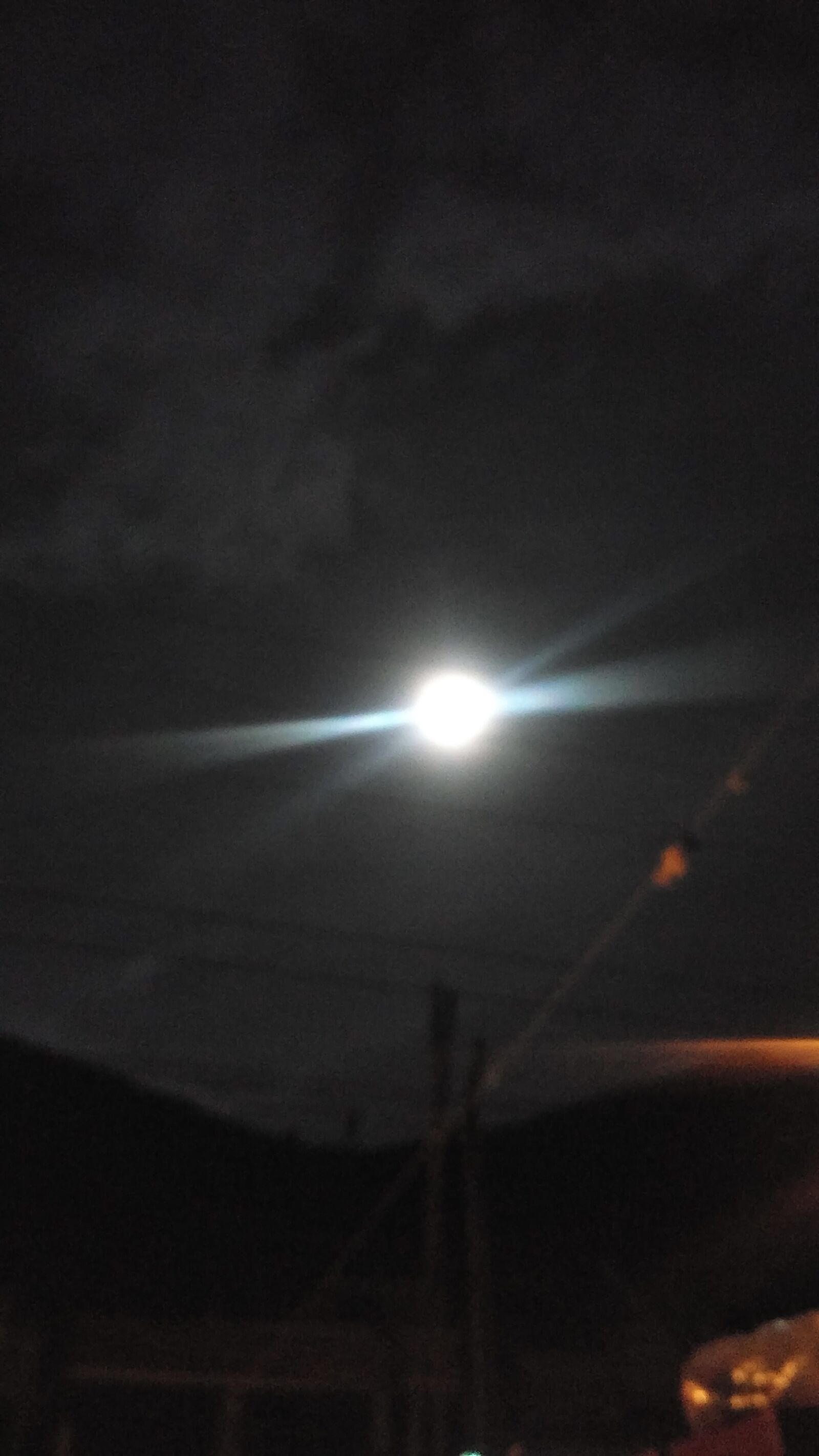 Motorola moto e(5) plus sample photo. Solitario, luna, noche photography