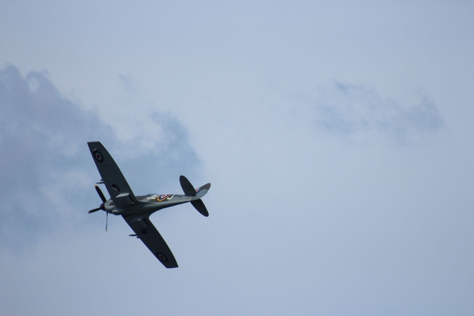 Canon EF 75-300mm f/4-5.6 USM sample photo. Battle of britain airplane photography