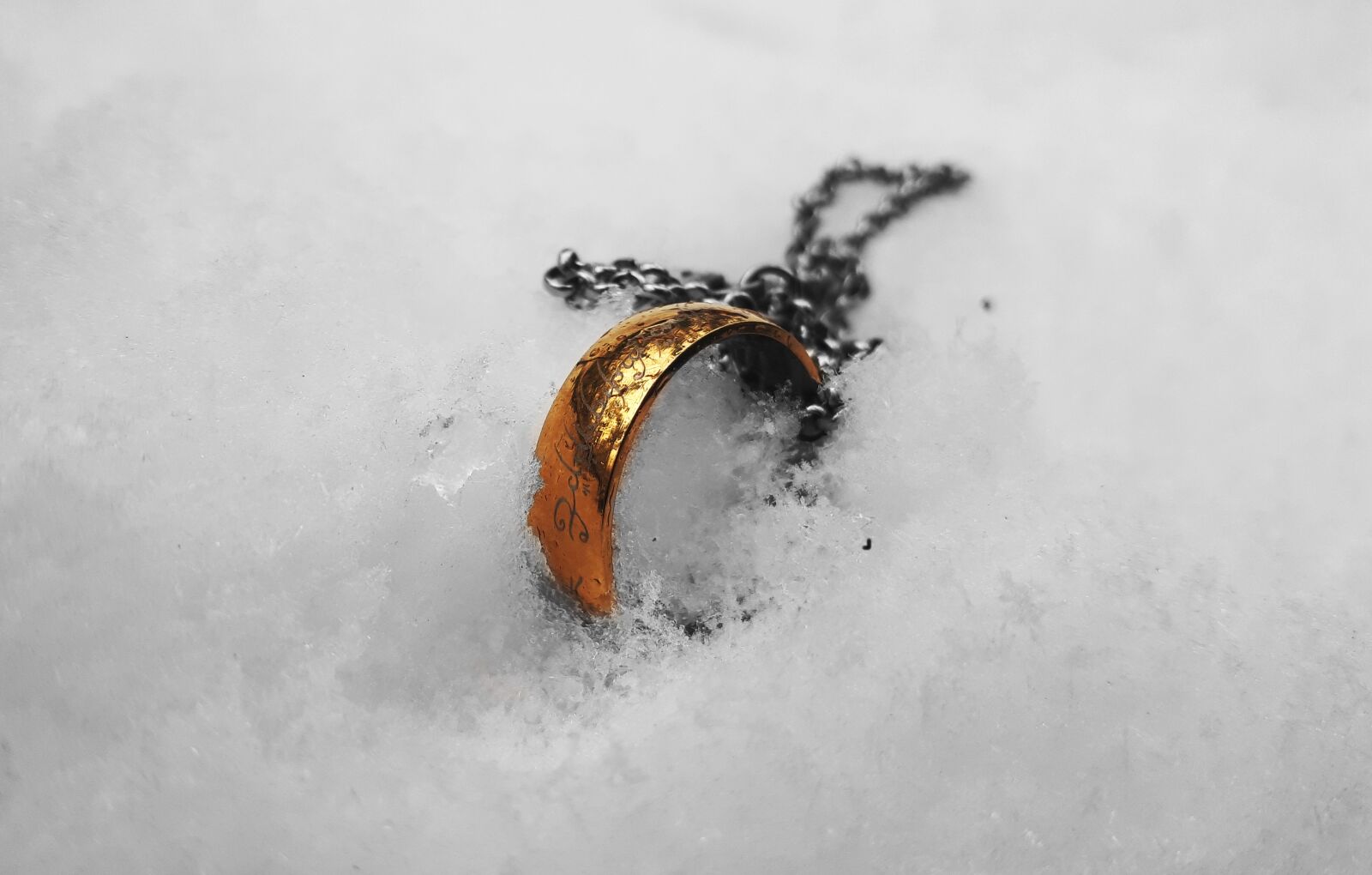Samsung Galaxy A5(2017) sample photo. Ring, snow, chain photography