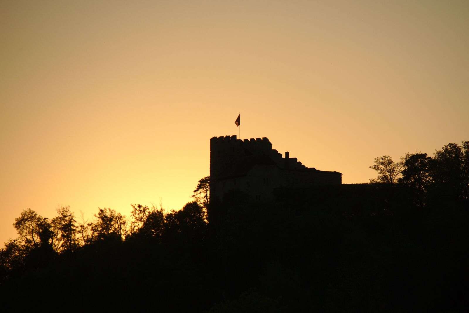 Canon EOS M5 sample photo. Castle, sunset, skyline photography
