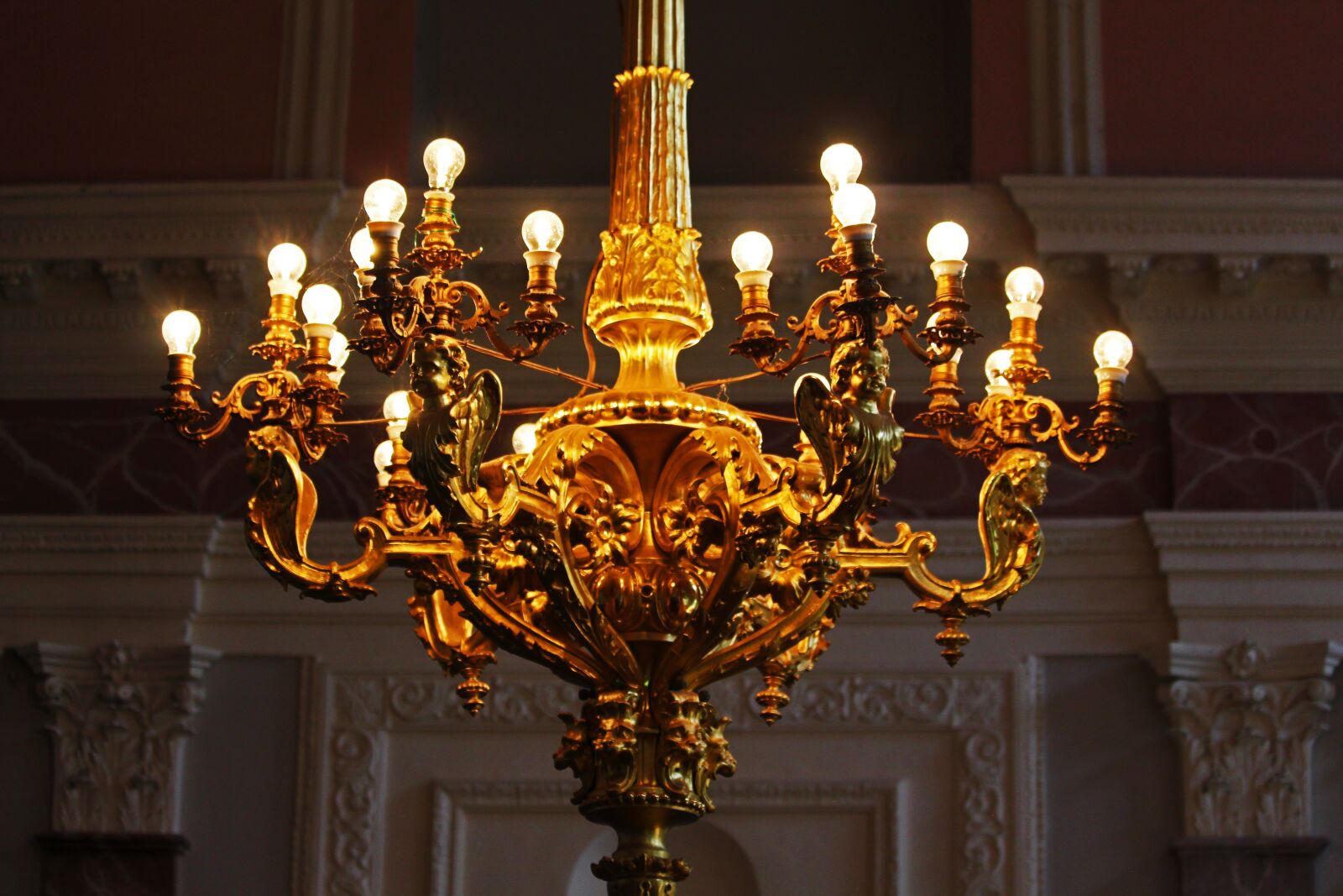 Canon EF-S 55-250mm F4-5.6 IS STM sample photo. Chandelier, castle, castle illuminations photography
