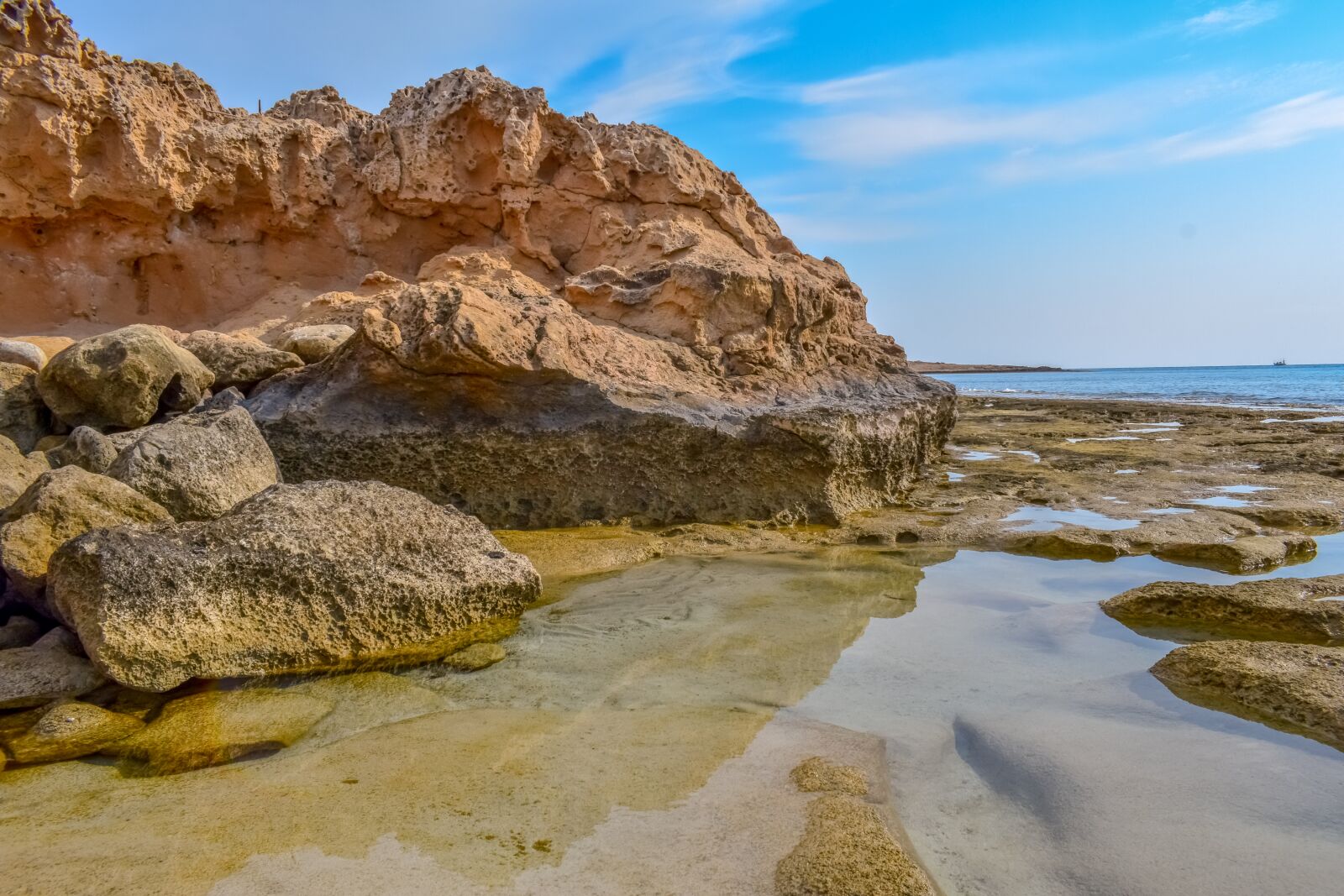 Nikon D3300 sample photo. Cliff, rocky coast, rock photography
