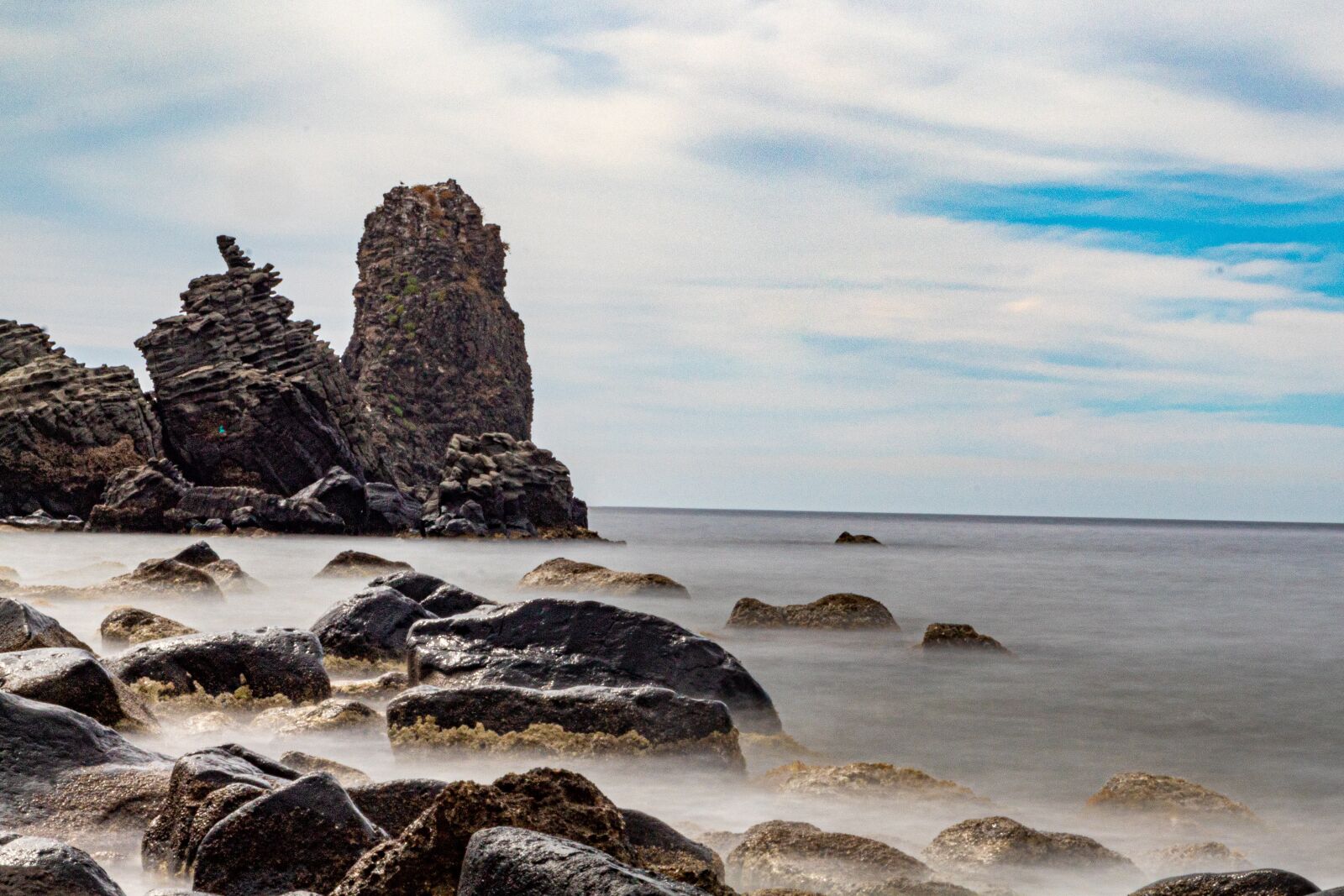 Tamron SP AF 17-50mm F2.8 XR Di II LD Aspherical (IF) sample photo. Sea, rock, water photography