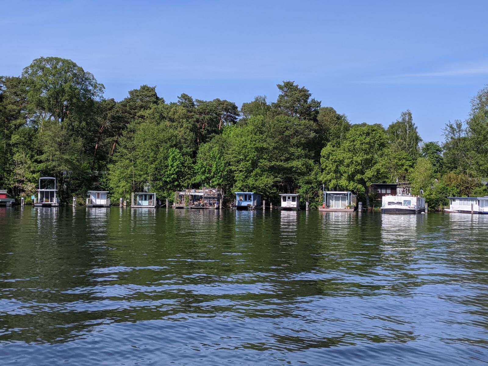 Google Pixel 3a sample photo. Lake, boats, houseboat photography