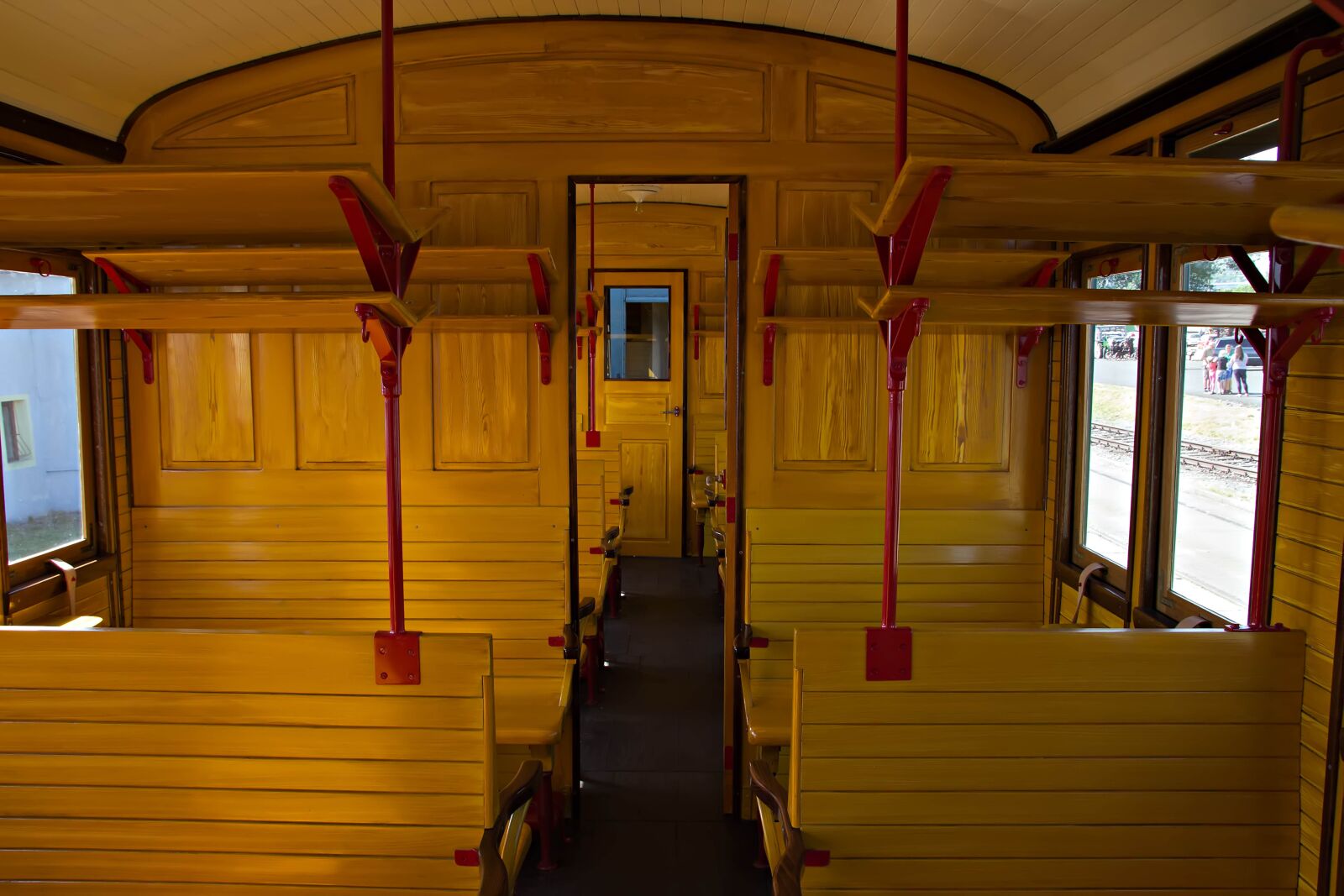 Canon EOS 600D (Rebel EOS T3i / EOS Kiss X5) sample photo. Train, wagons, the historical photography