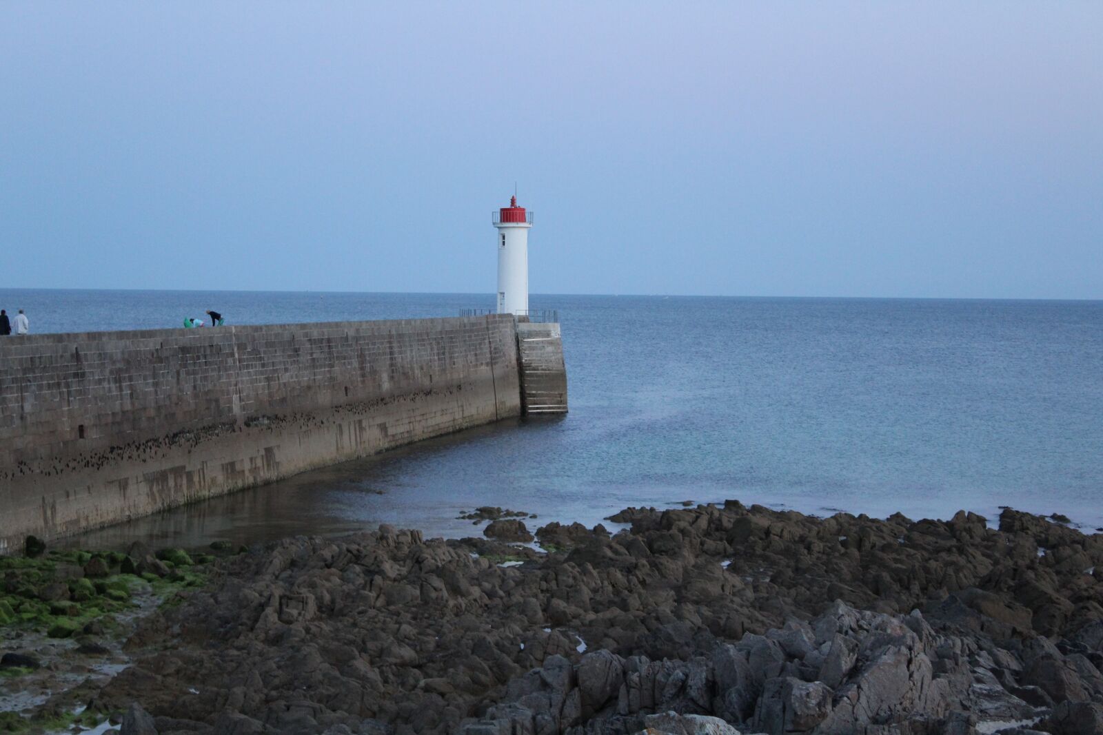 Canon EOS 1300D (EOS Rebel T6 / EOS Kiss X80) sample photo. Lighthouse, brittany, landscape photography