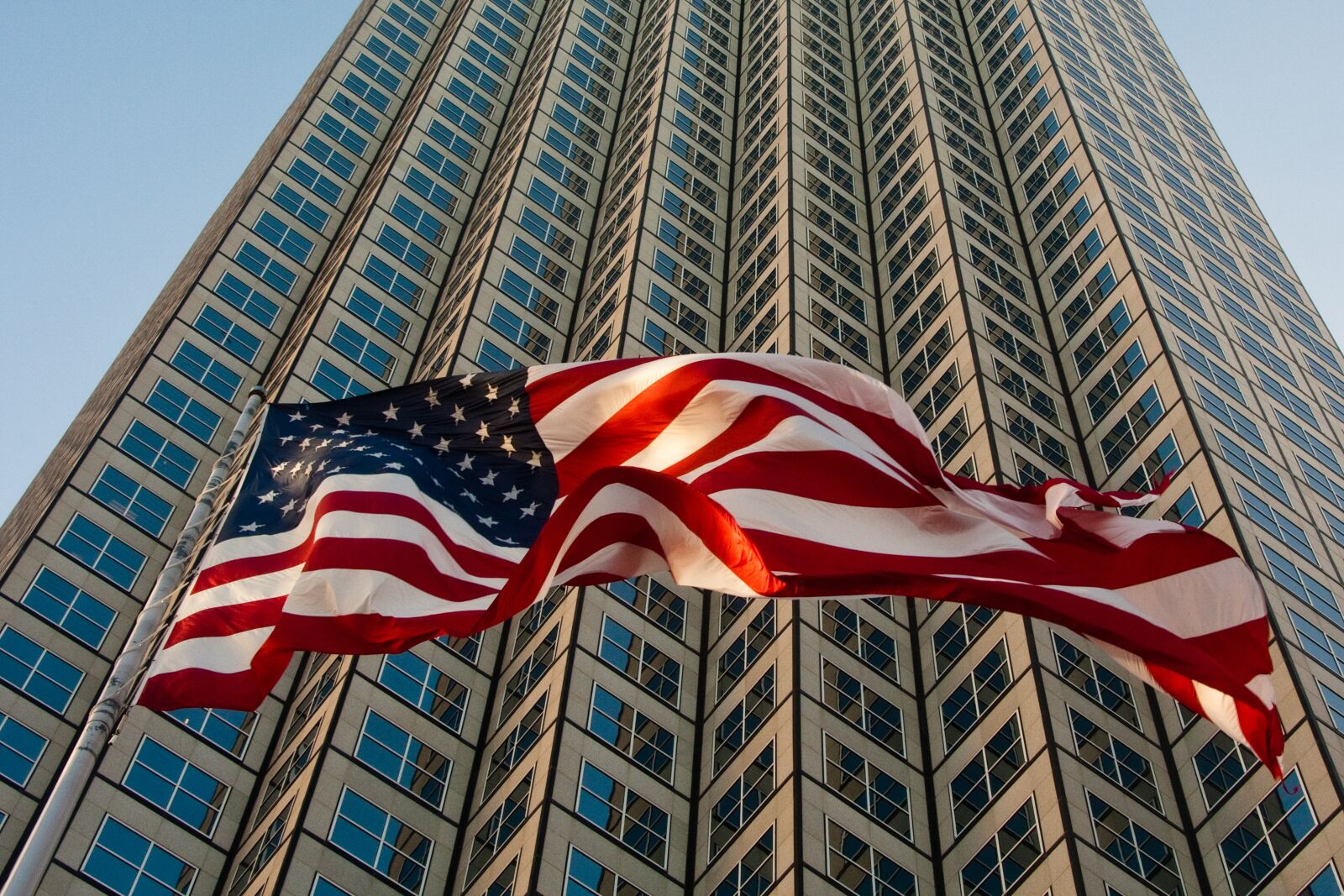 Canon EOS 450D (EOS Rebel XSi / EOS Kiss X2) sample photo. Miami, skyscraper, flag photography