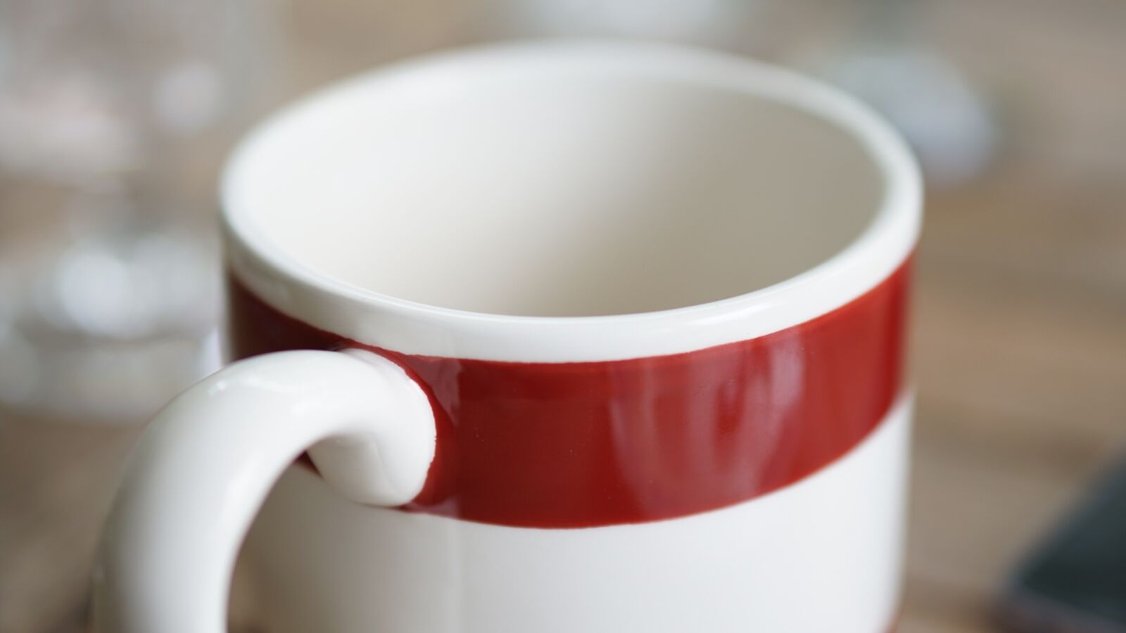E 50mm F1.8 OSS sample photo. Coffee mug, coffee break photography