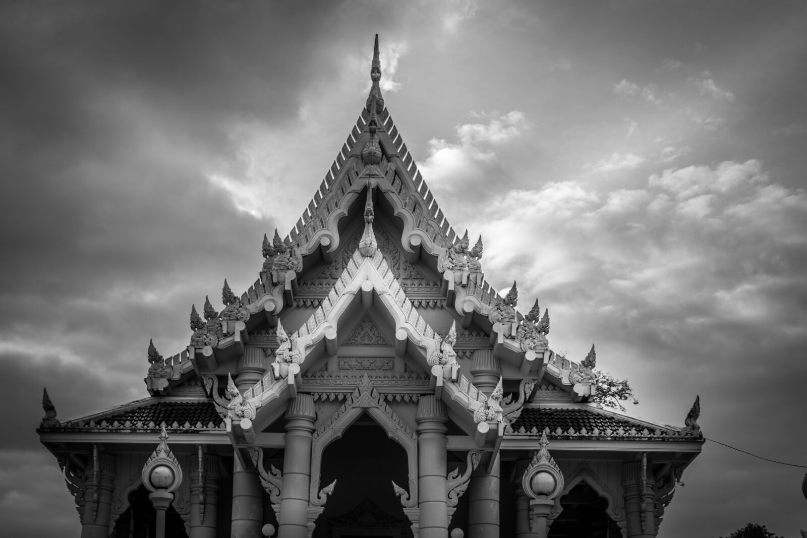 Canon EF-S 18-135mm F3.5-5.6 IS USM sample photo. Krabi, temple, thailand photography