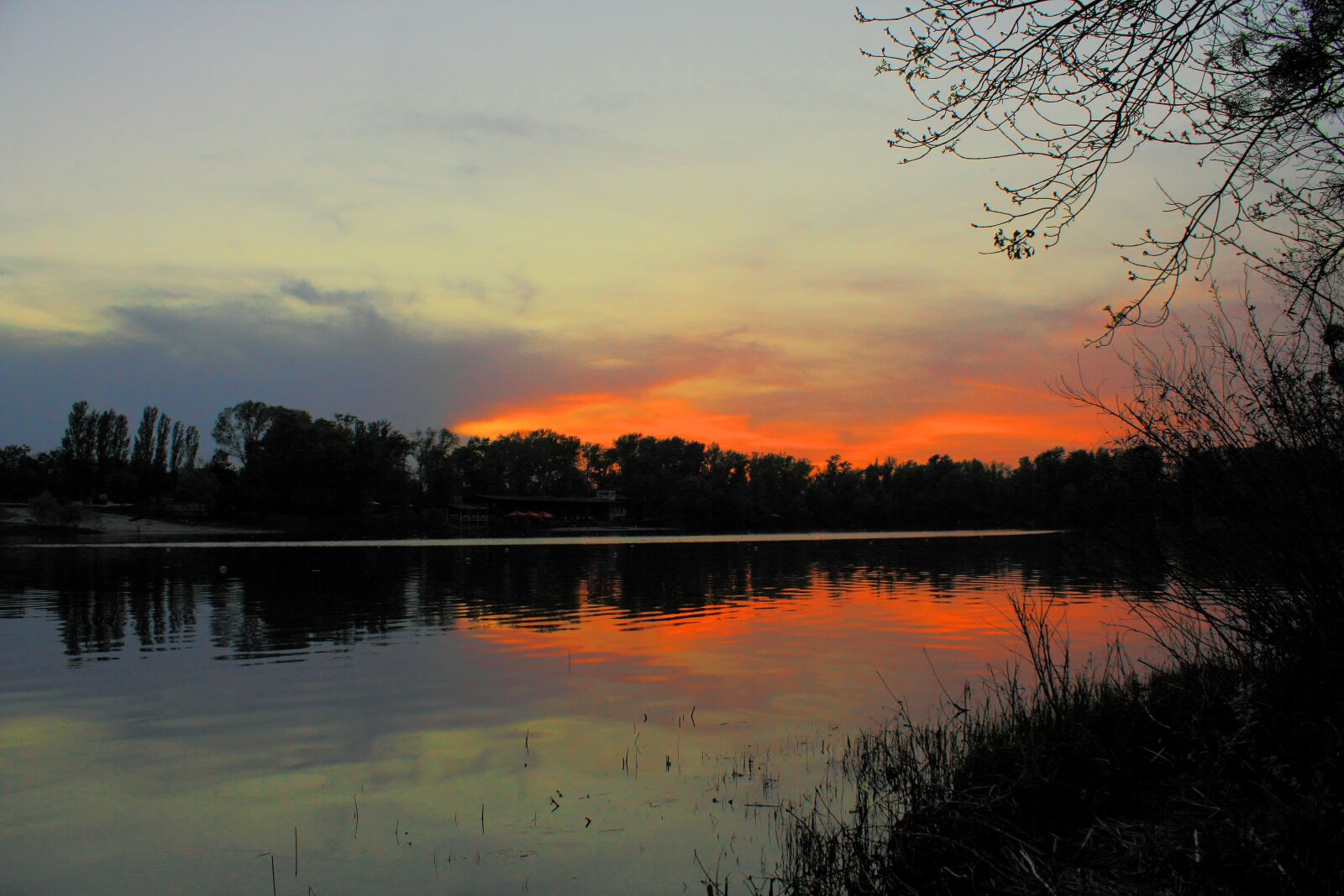 Canon EOS 550D (EOS Rebel T2i / EOS Kiss X4) sample photo. Sunset, dawn, reflection photography