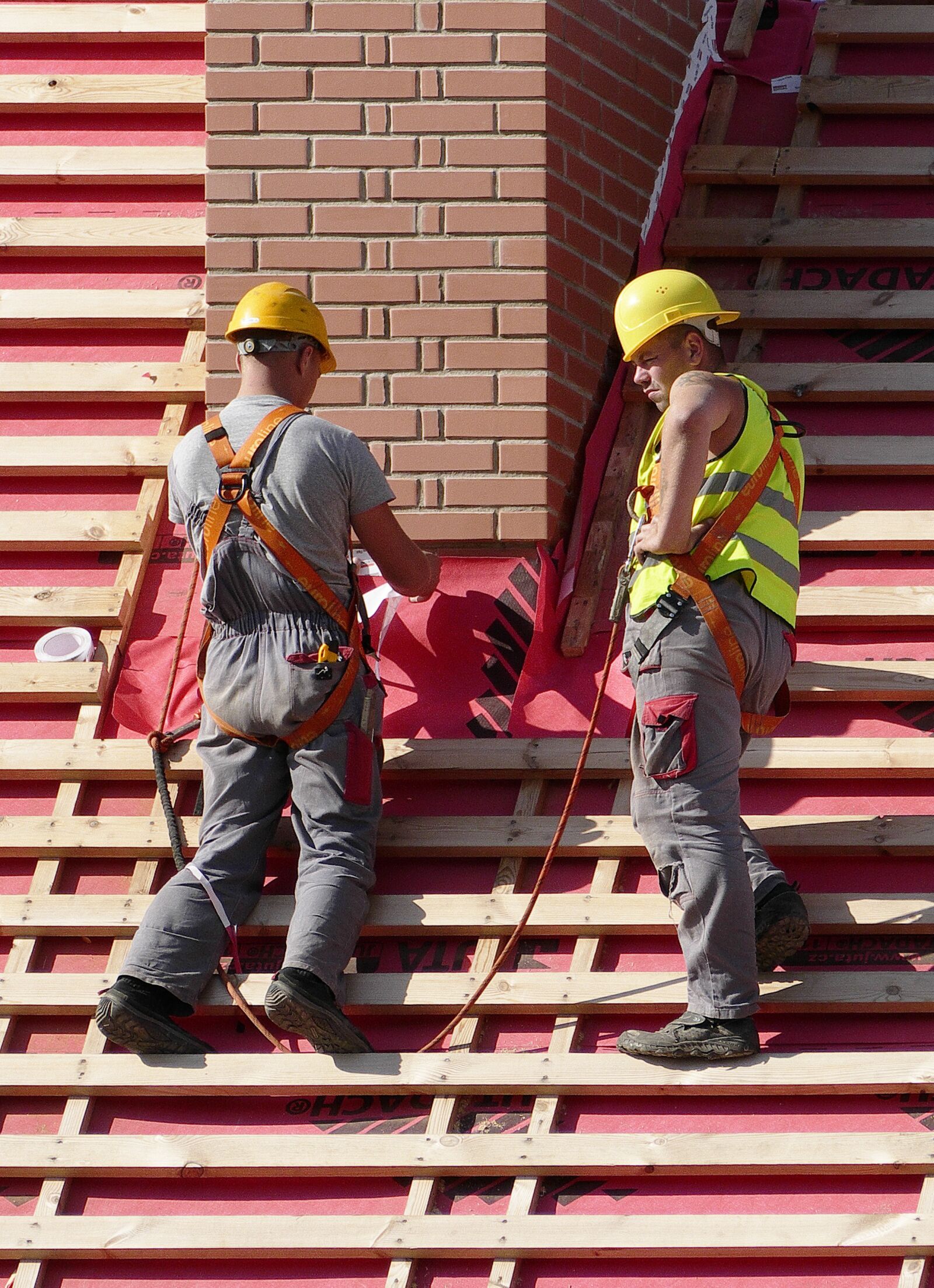 Panasonic Lumix DMC-FZ1000 sample photo. Man, roofers, craftsmen photography