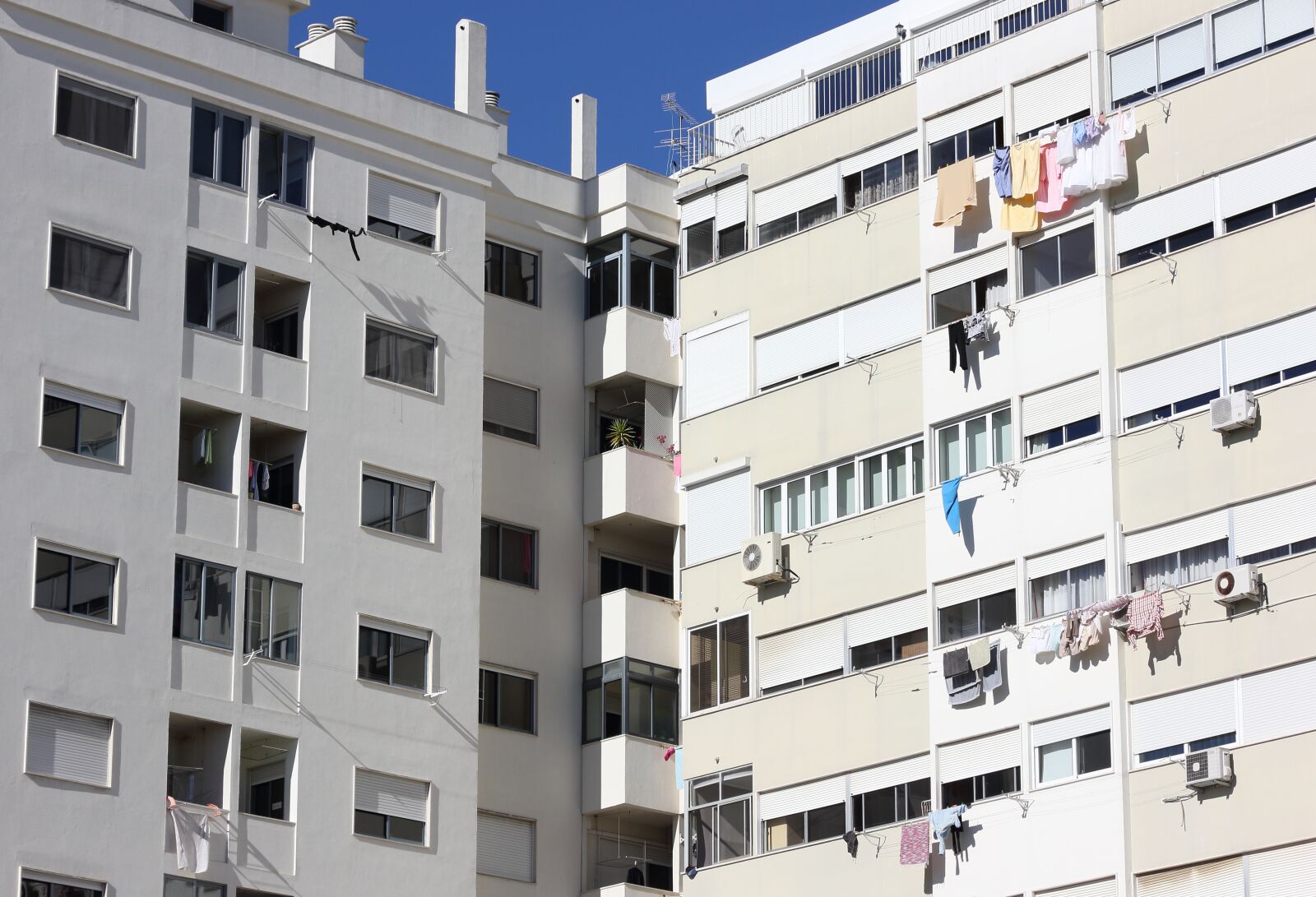 Canon EOS 550D (EOS Rebel T2i / EOS Kiss X4) sample photo. Portugal, architecture, apartment photography