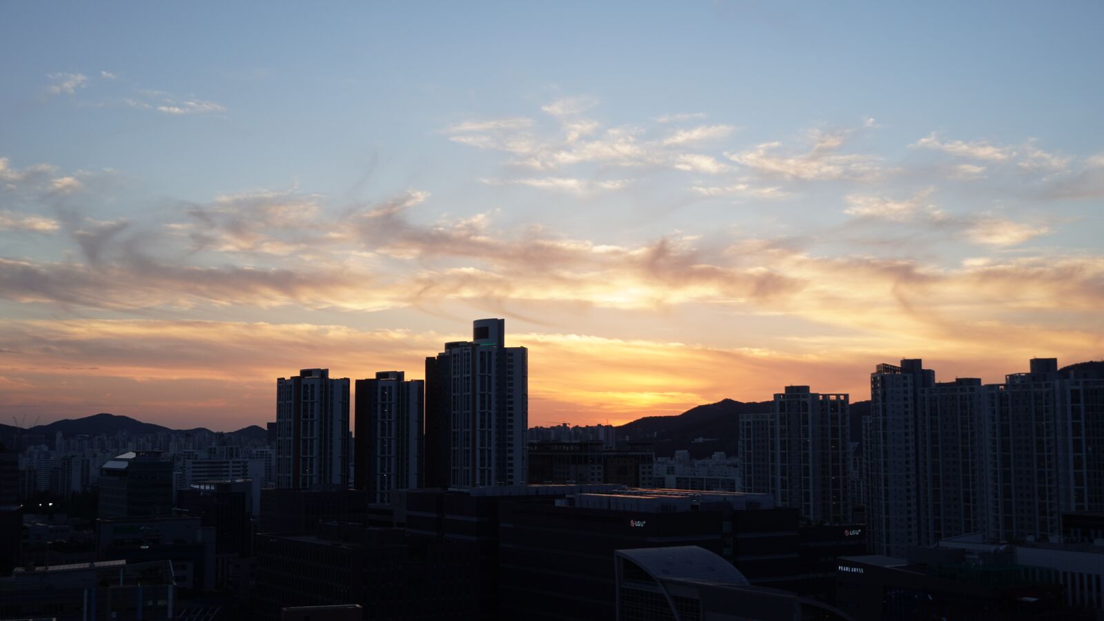Sony a6400 sample photo. Glow, in the evening photography