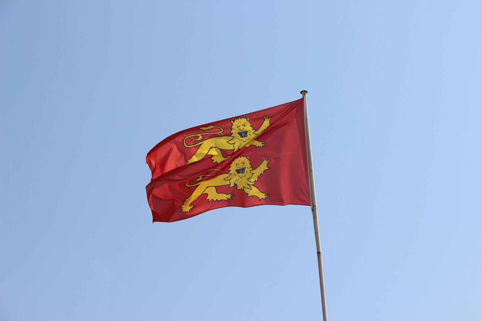 Canon EOS 600D (Rebel EOS T3i / EOS Kiss X5) sample photo. Flag, normandy, france photography