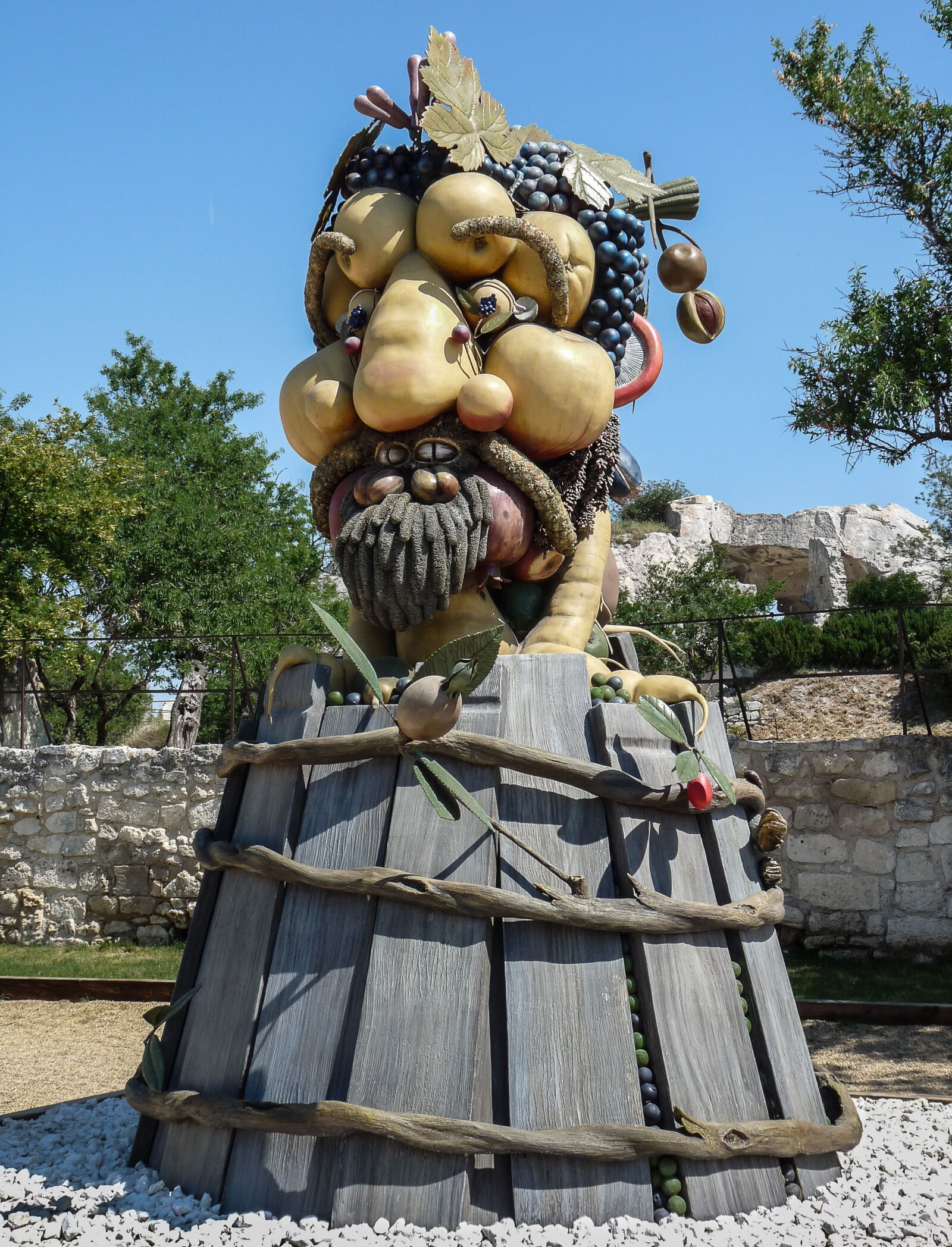 Panasonic Lumix DMC-FZ28 sample photo. Sculpture, giant, arcimboldo photography