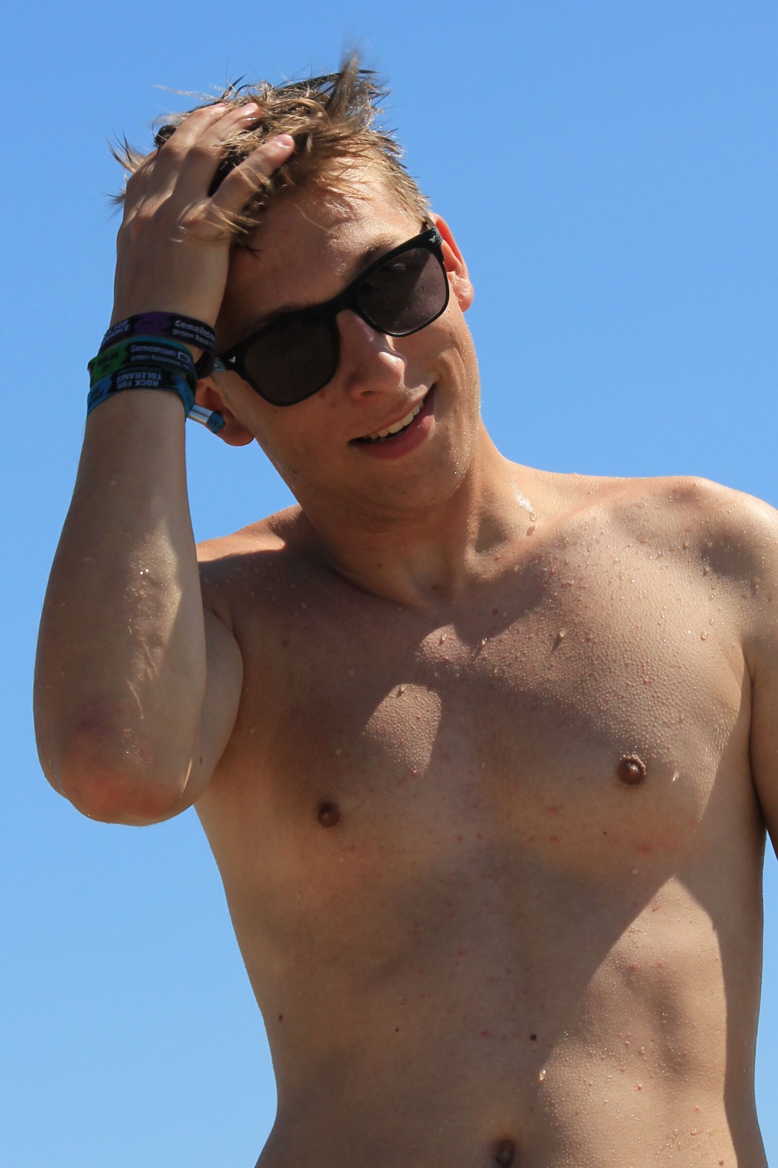 Canon EOS 550D (EOS Rebel T2i / EOS Kiss X4) sample photo. Beach, boy, sea photography