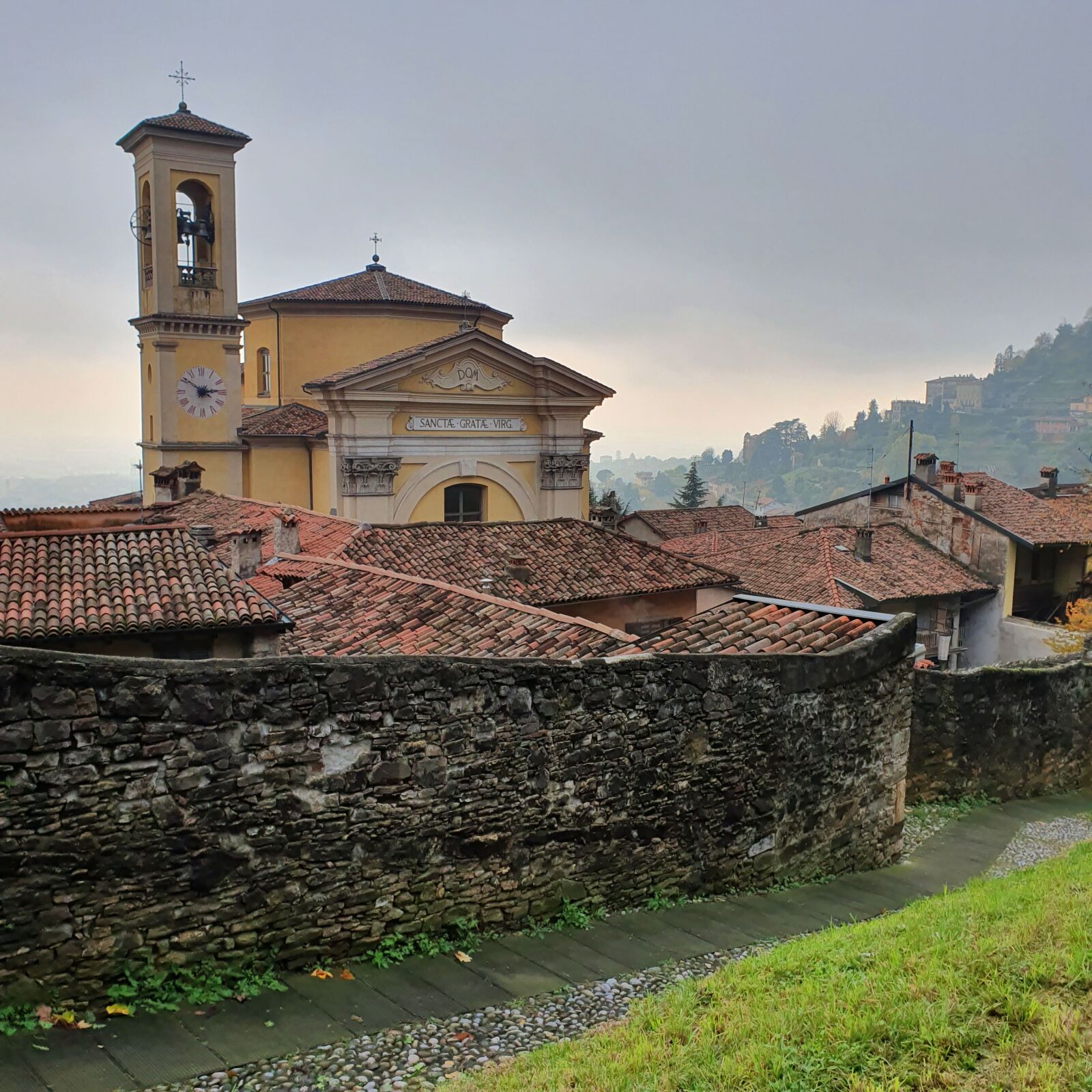 Samsung Galaxy S10+ sample photo. Bergamo, italy, rustic photography