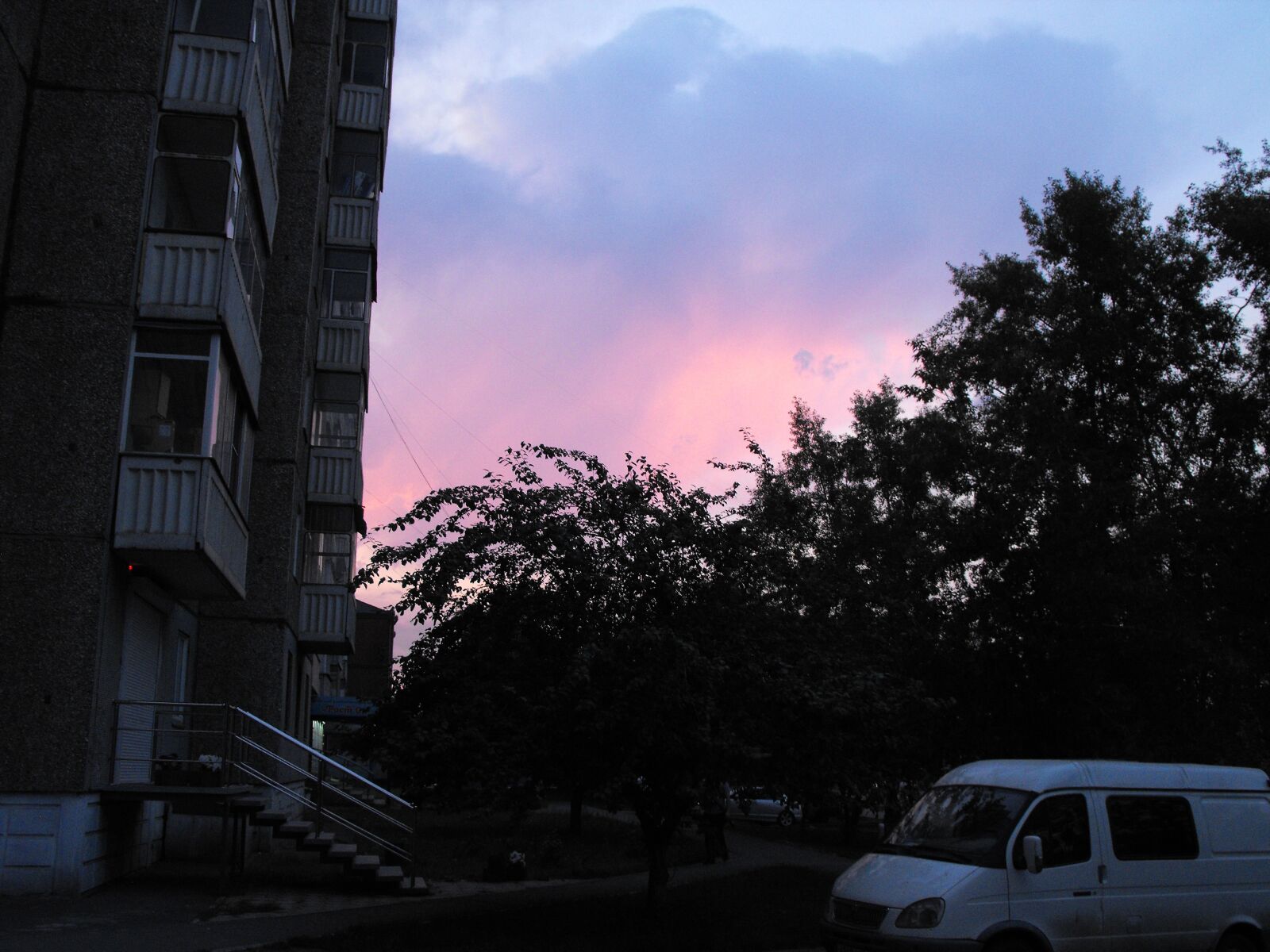 Fujifilm FinePix S1000fd sample photo. Van, multi-colored sky, sky photography
