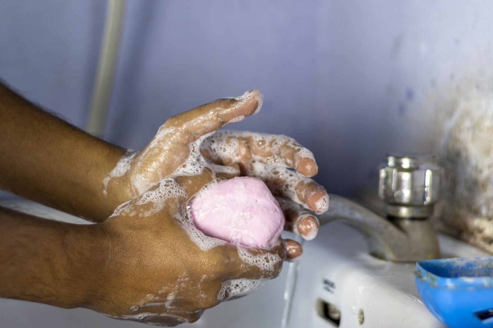 Canon EOS 250D (EOS Rebel SL3 / EOS Kiss X10 / EOS 200D II) sample photo. Hands, washing, wash photography