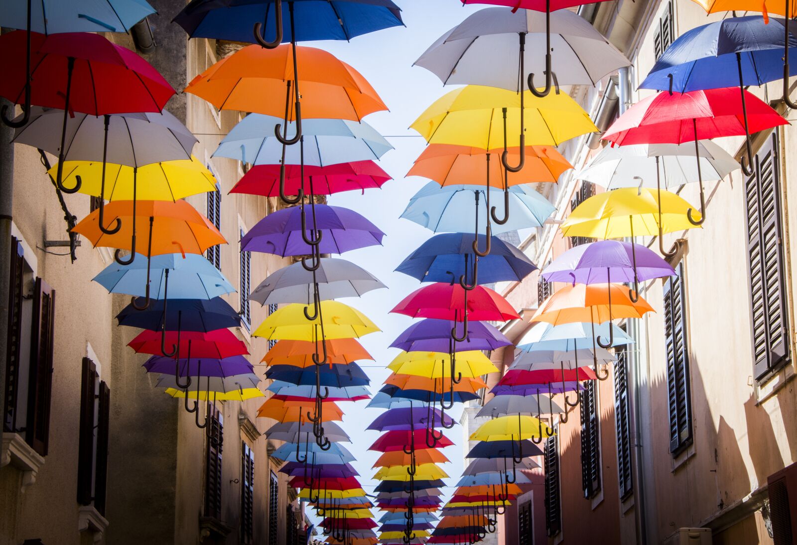 Nikon D7200 sample photo. Umbrella, hanging, street photography