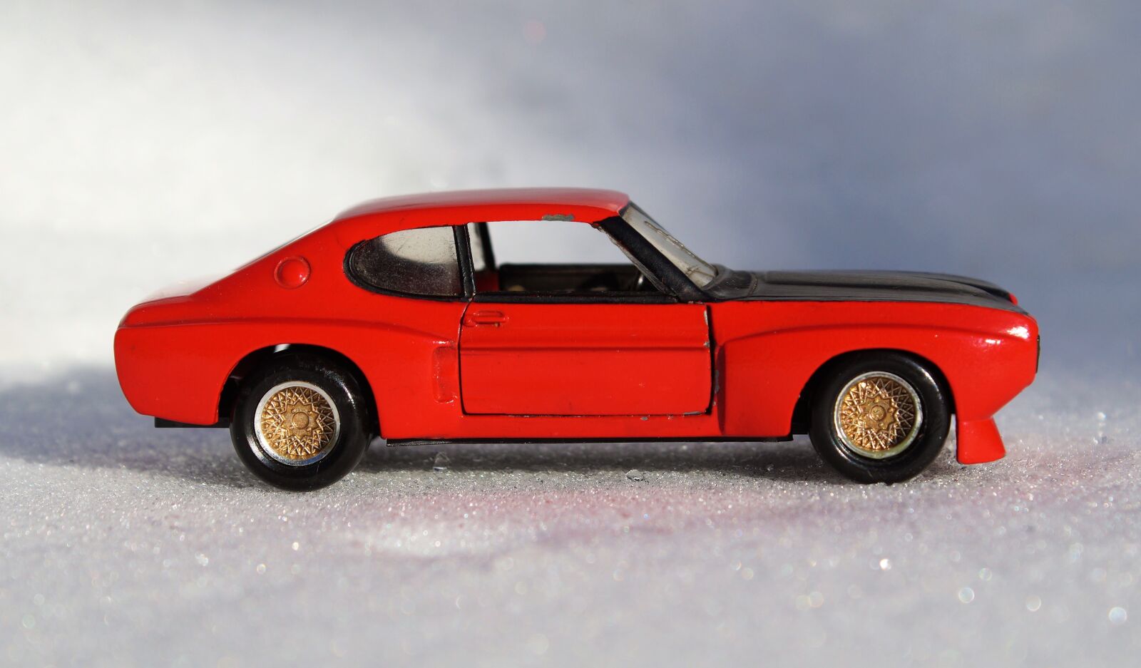 Sony DT 18-70mm F3.5-5.6 sample photo. Model car, ford, capri photography