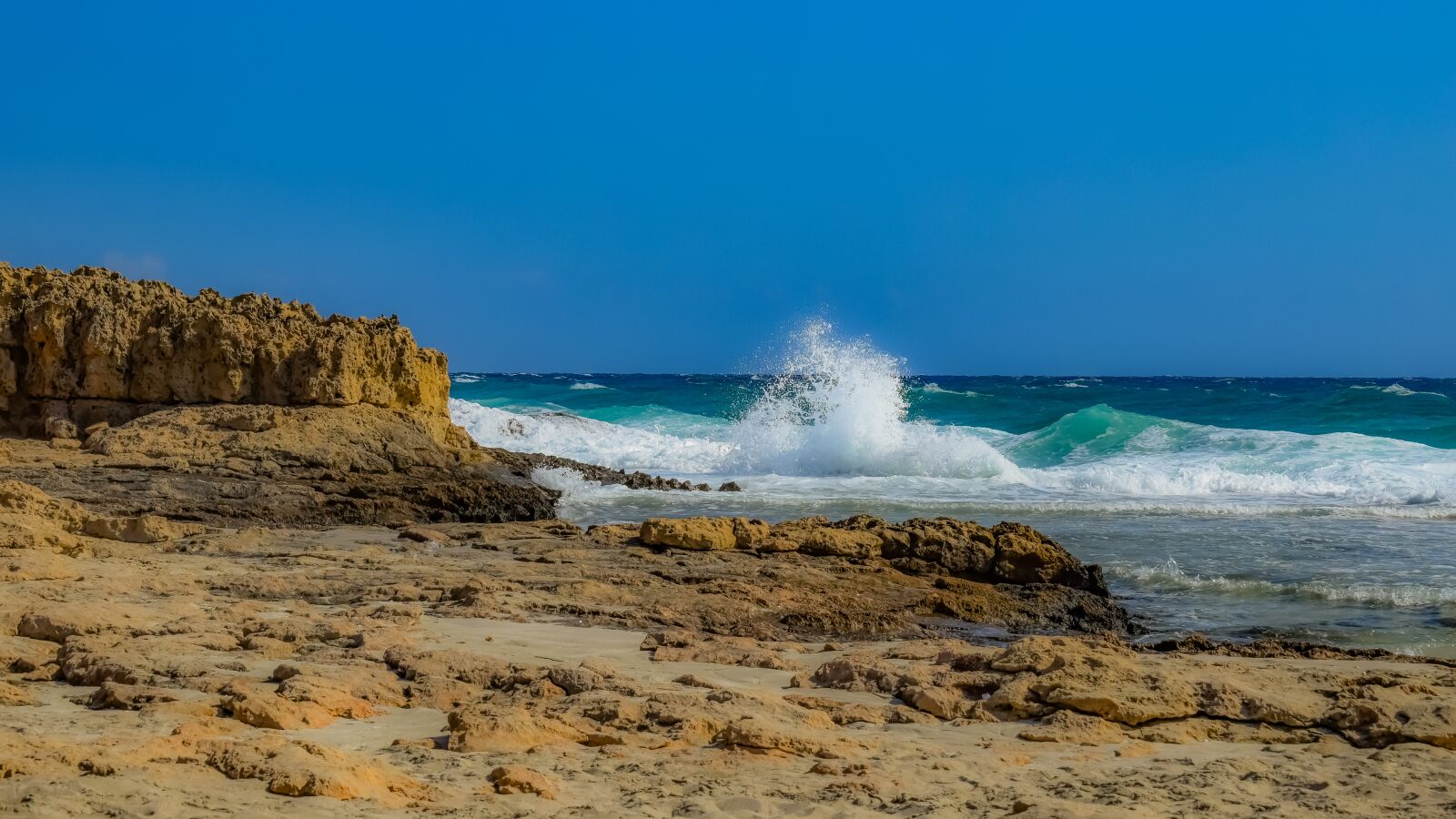 Nikon D3300 sample photo. Rocky coast, wave, smashing photography