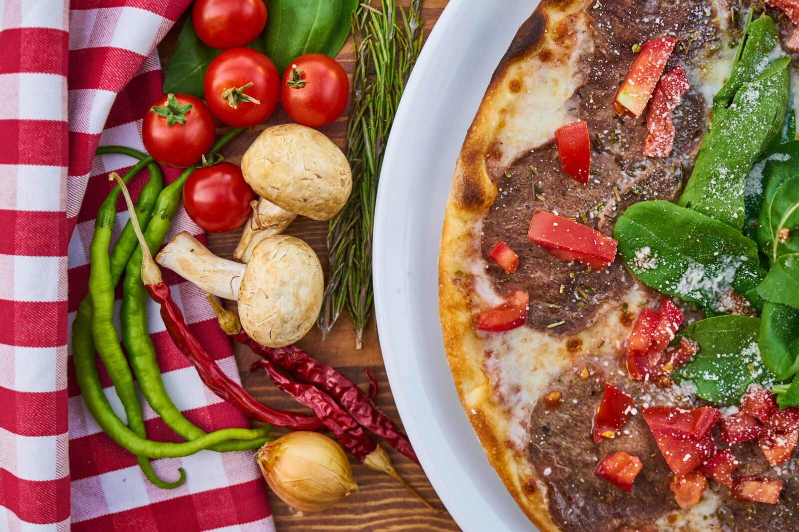 Sony a7R II sample photo. Pizza, food, meat photography