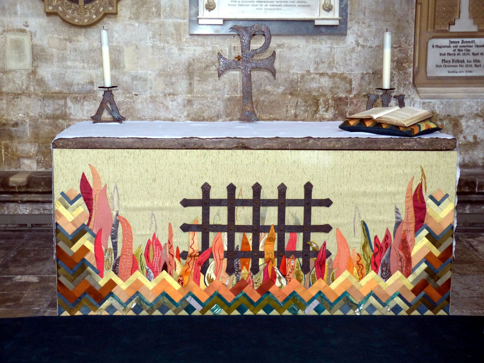 Panasonic Lumix DMC-FZ150 sample photo. Altar, faith, historically photography