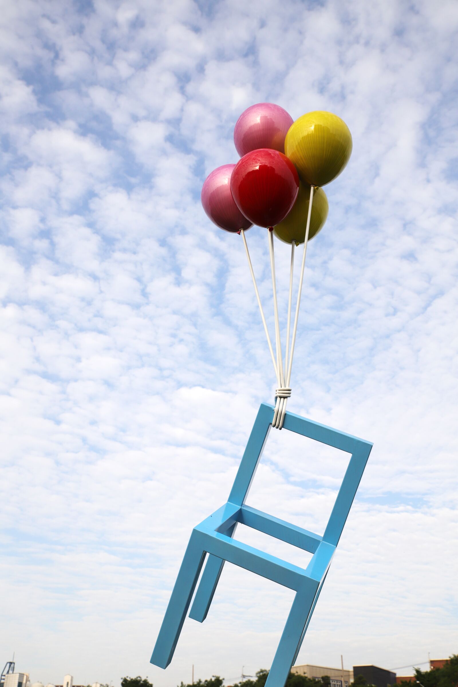 Canon EOS 6D Mark II sample photo. Sculpture, balloon, chair photography