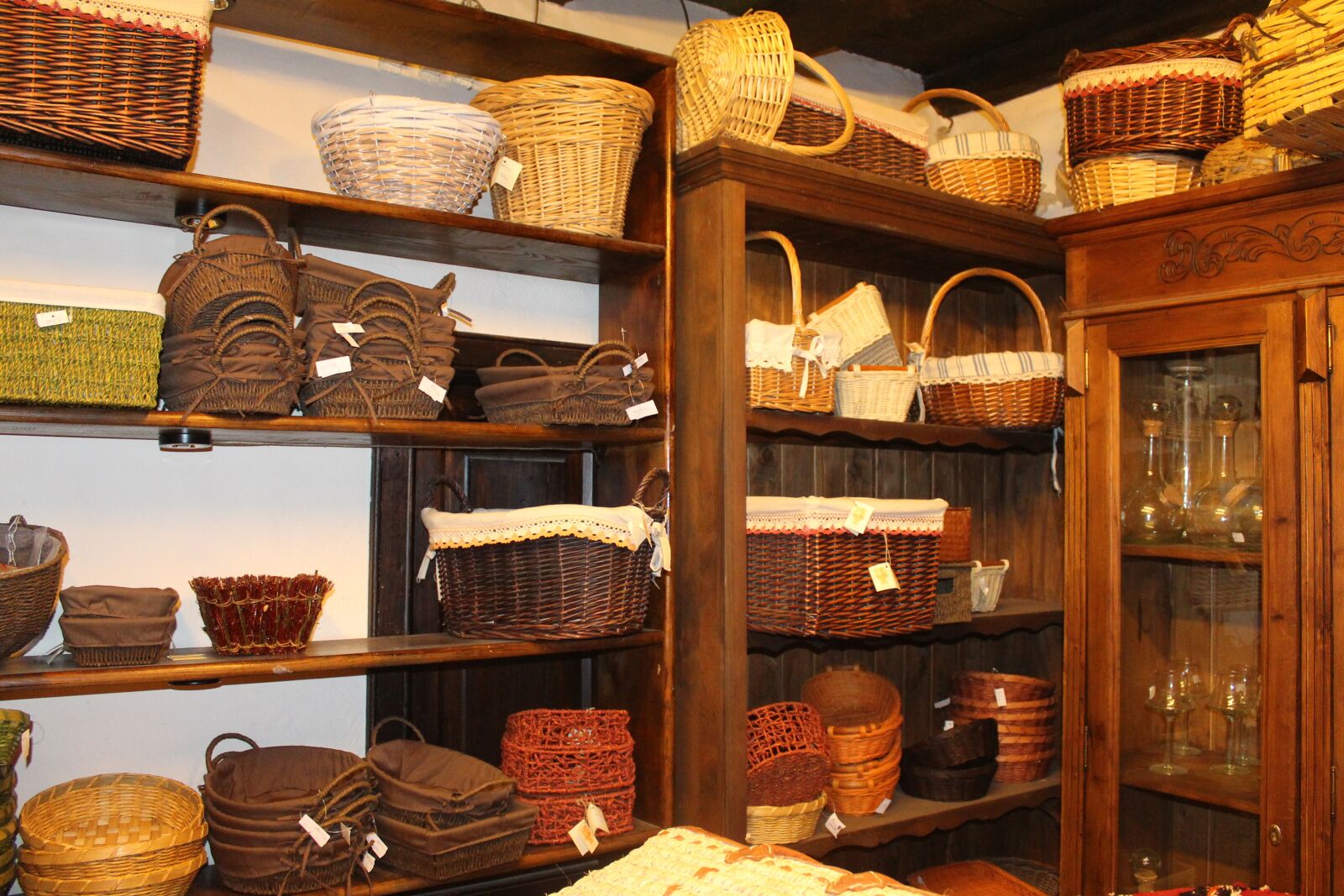 Canon EOS 650D (EOS Rebel T4i / EOS Kiss X6i) sample photo. Baskets, hats, weaving photography